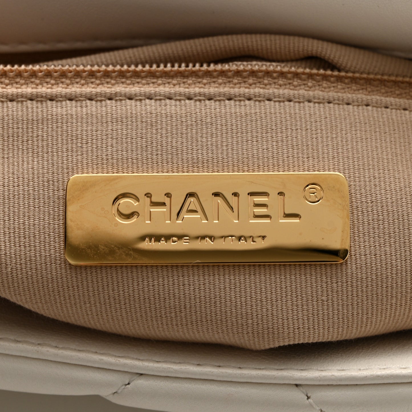 Lambskin Quilted Medium Chanel 19 Flap White