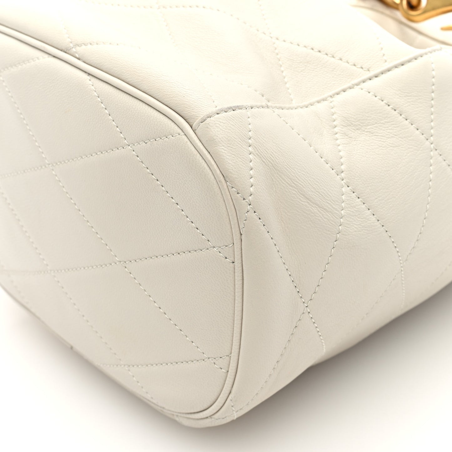 Lambskin Quilted Le Maillon Bucket Bag Crema Soft