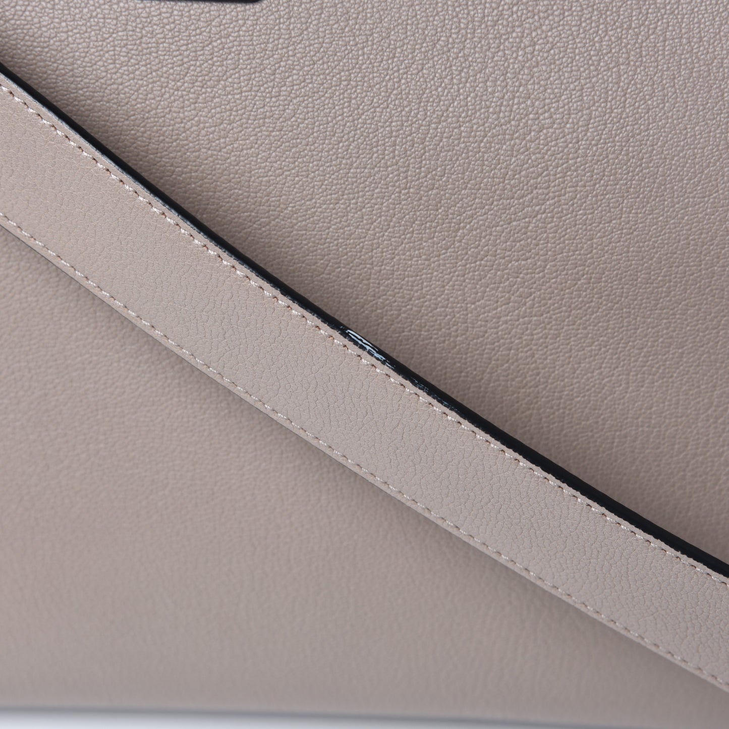 Sugar Goatskin Medium Antigona Mastic
