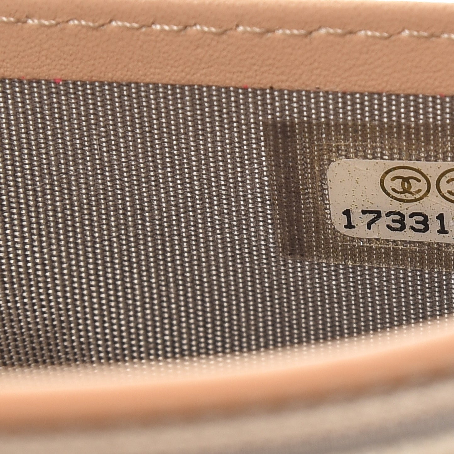 Caviar Timeless CC Yen Wallet Beige Clair