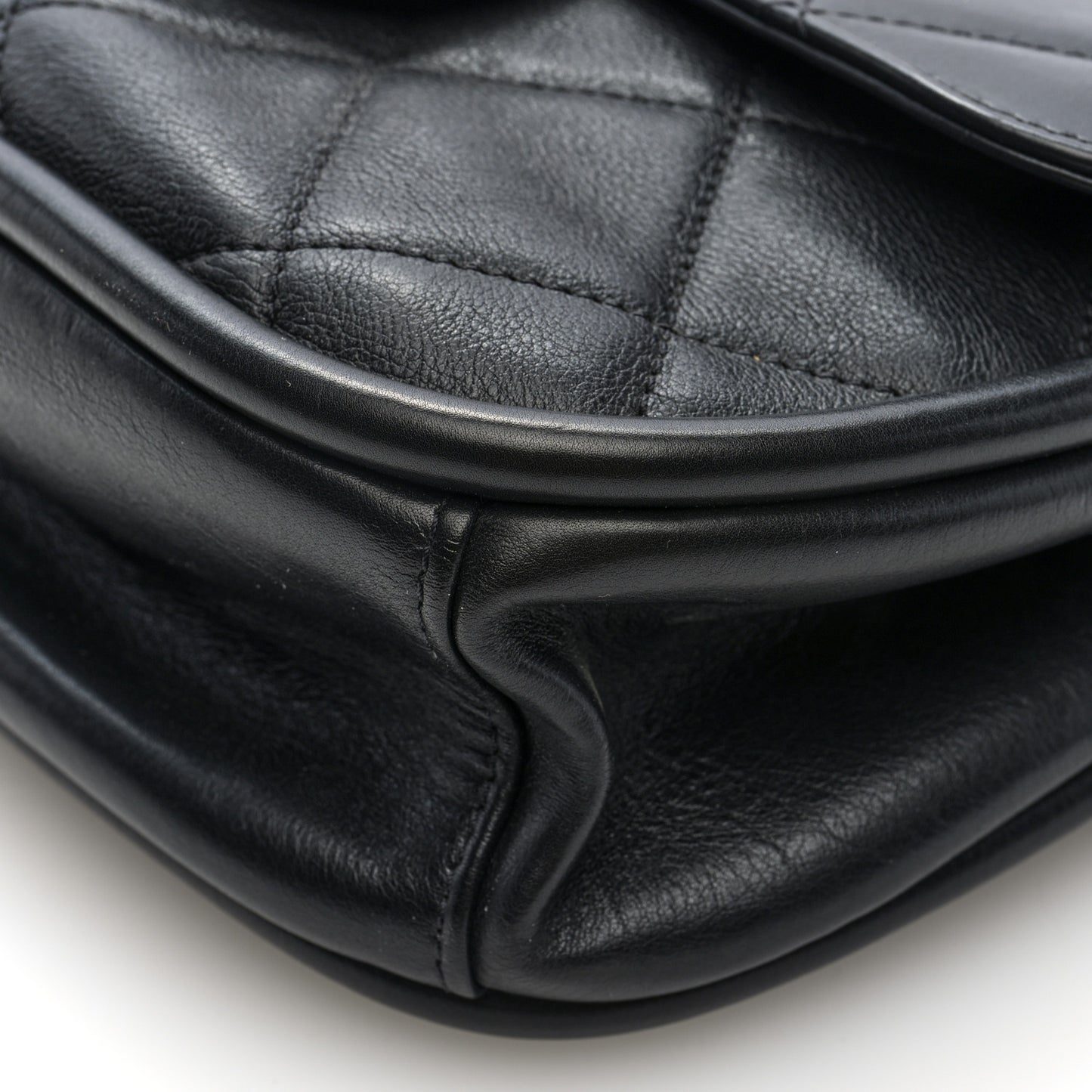 Lambskin Quilted Mini Chain Flap Messenger Bag Black