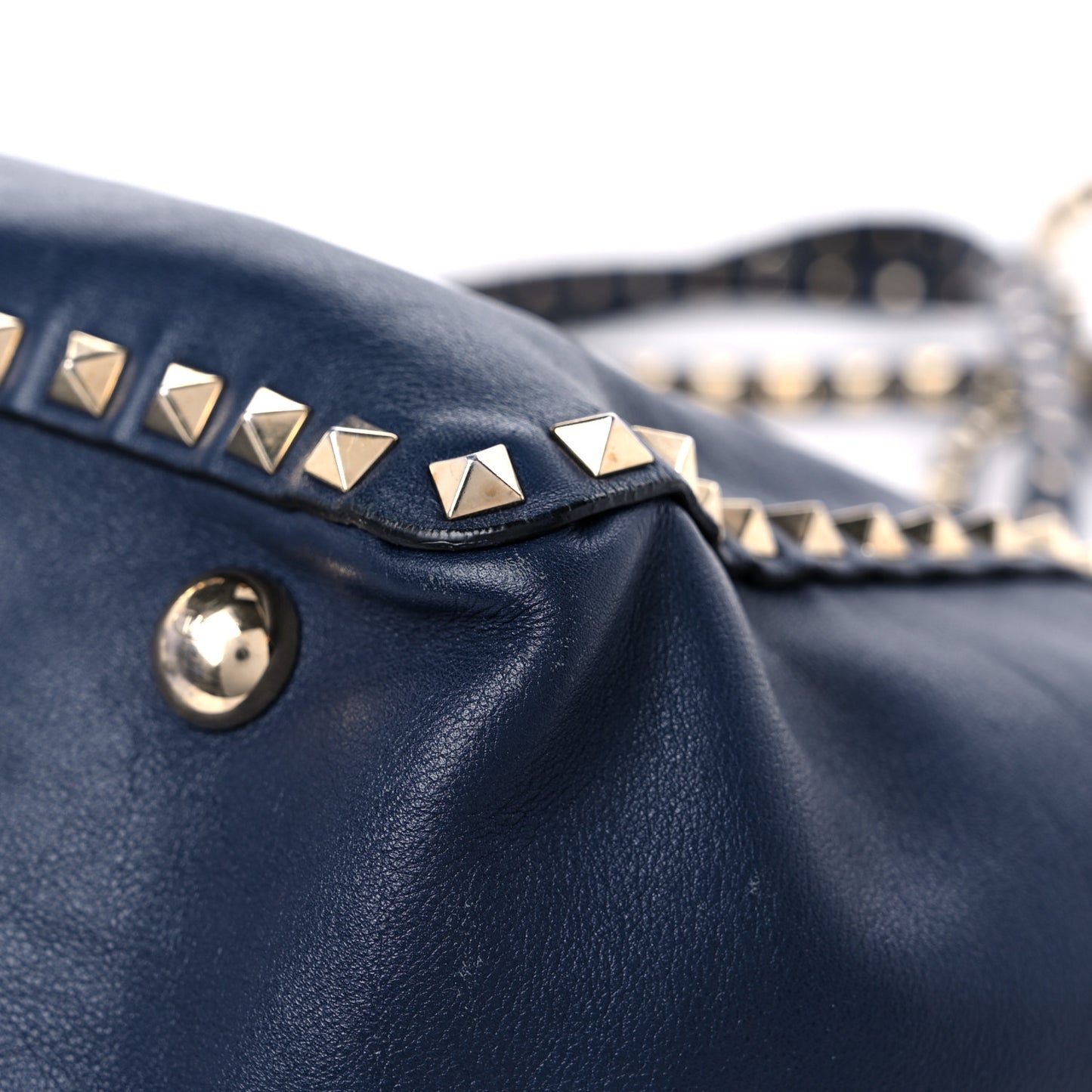 Vitello Medium Rockstud Tote Marine