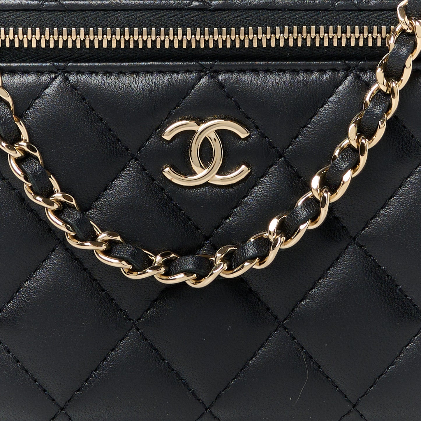 Lambskin Quilted Small Top Handle Vanity Case With Chain Black