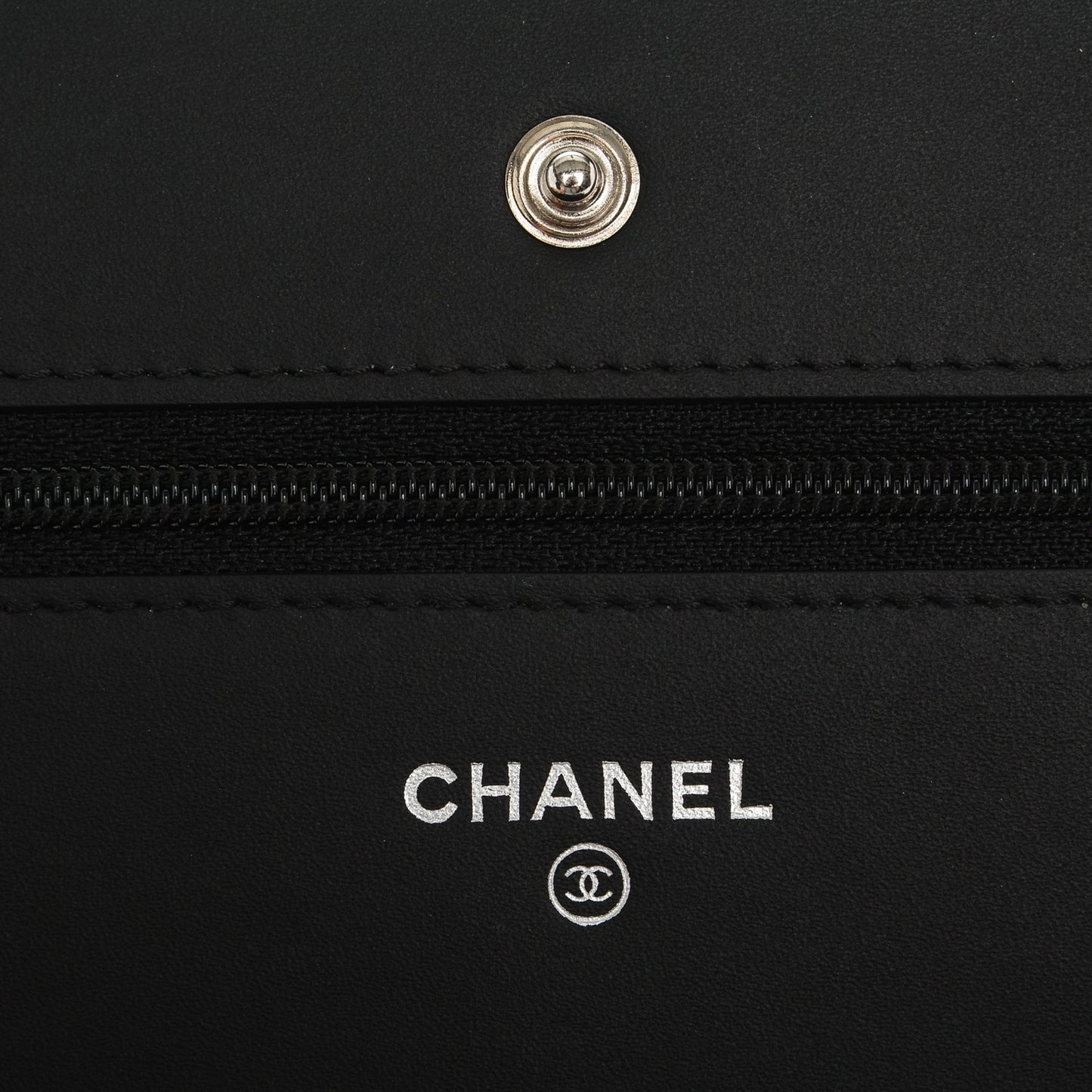 Patent Chevron Quilted CC Wallet On Chain WOC Black