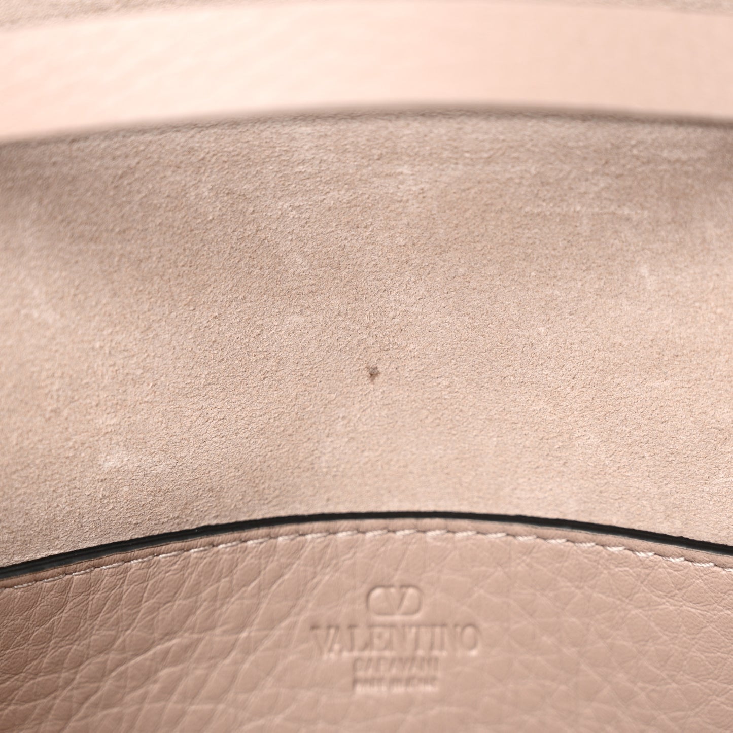 Pebbled Calfskin Medium Rockstud Flip Lock Crossbody Bag Poudre