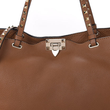 Valentino Garavani Pebbled Calfskin Medium Rockstud Tote Light Cuir 10 of 10