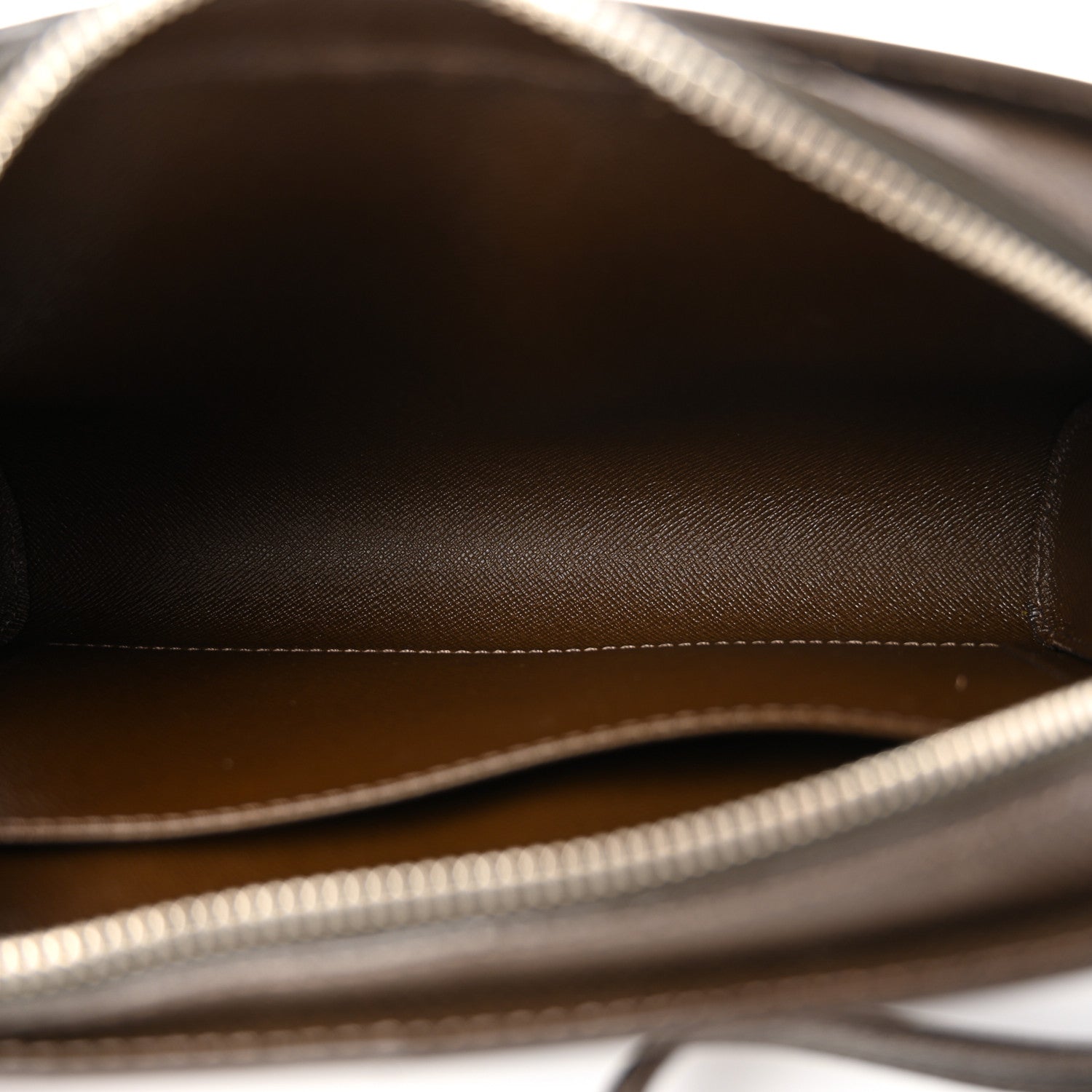 Louis Vuitton Taiga Baikal Pochette Grizzli 5 of 8
