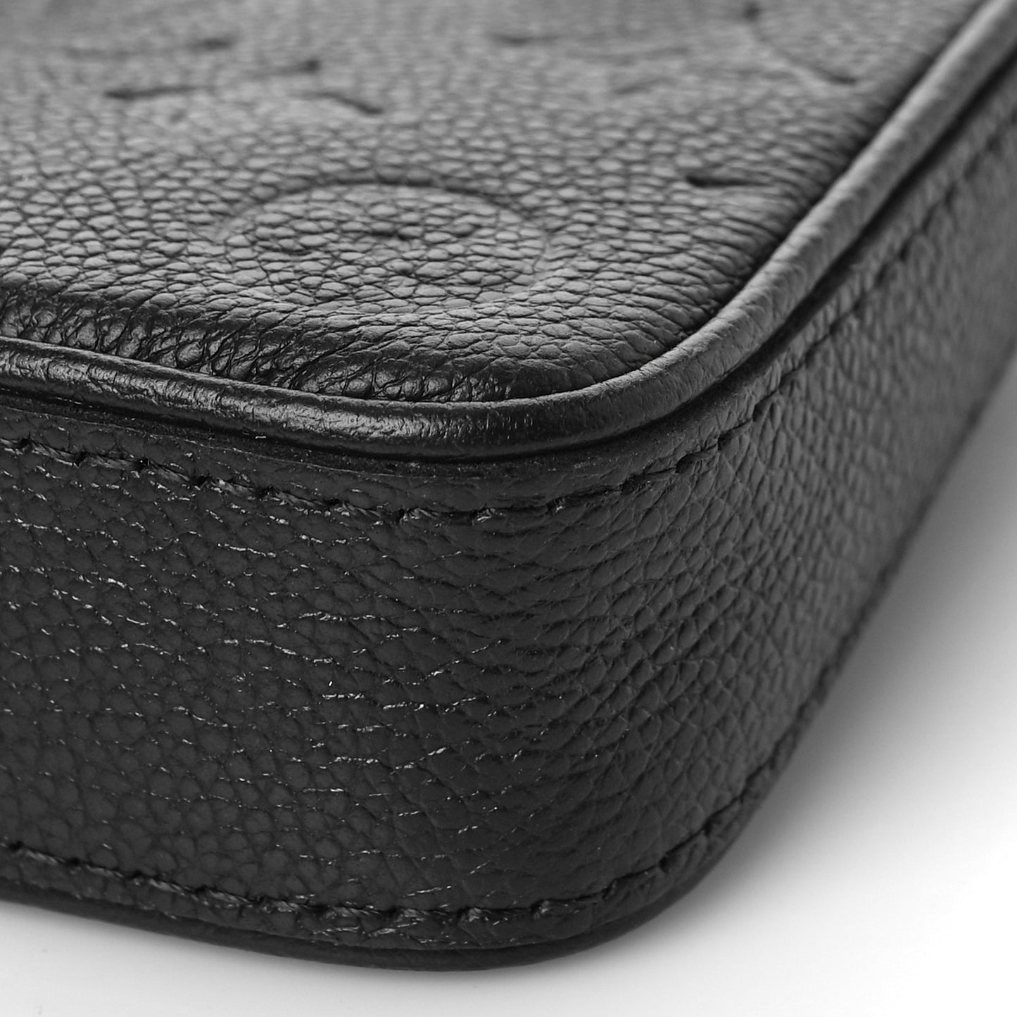 Empreinte Easy Pouch On Strap Black