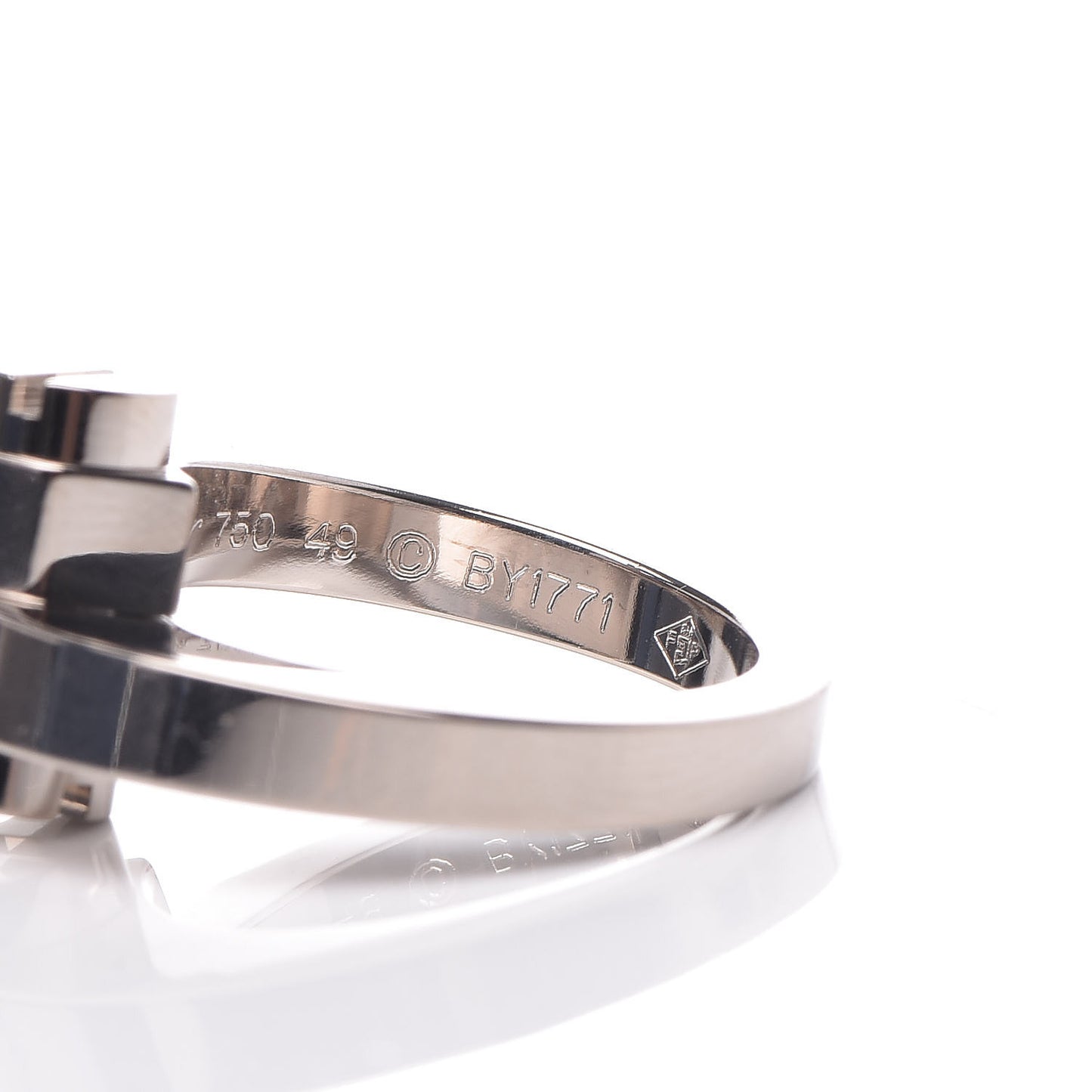 18K White Gold Menotte Ring 49 4.75