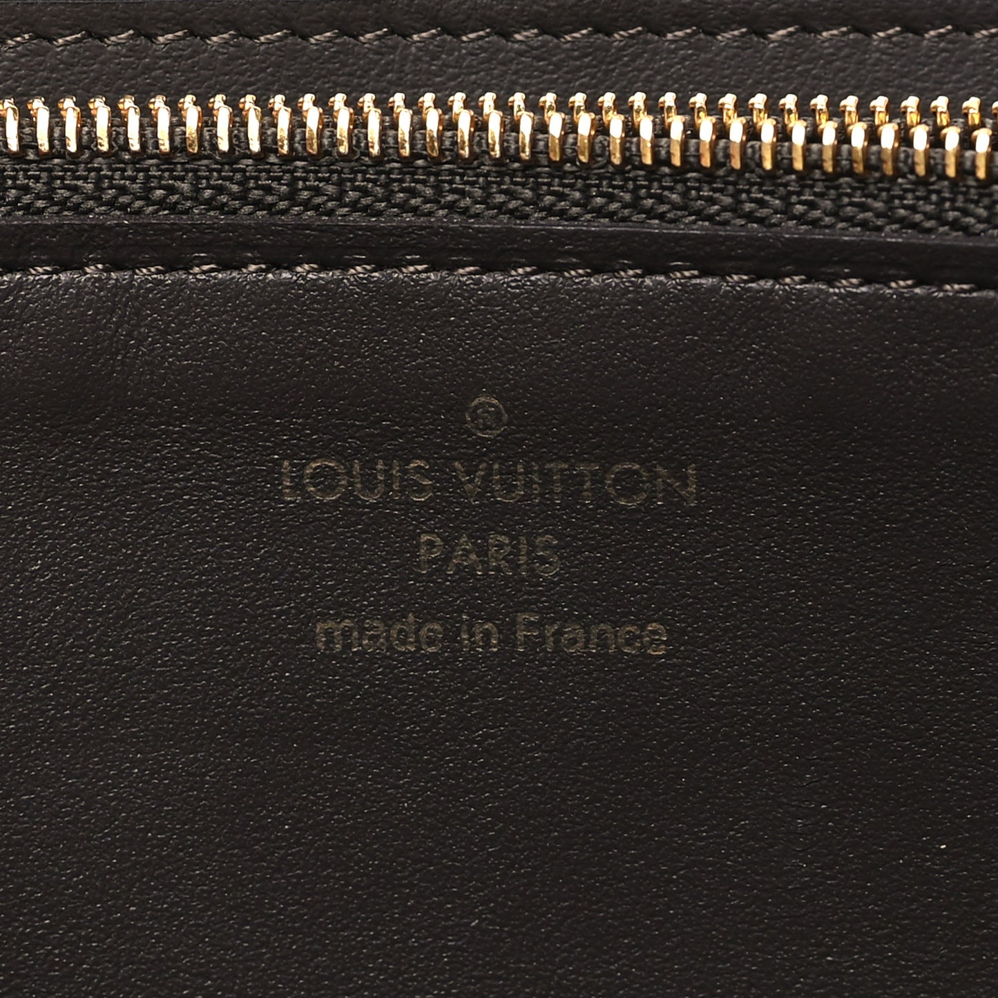 Taurillon Capucines Wallet Galet
