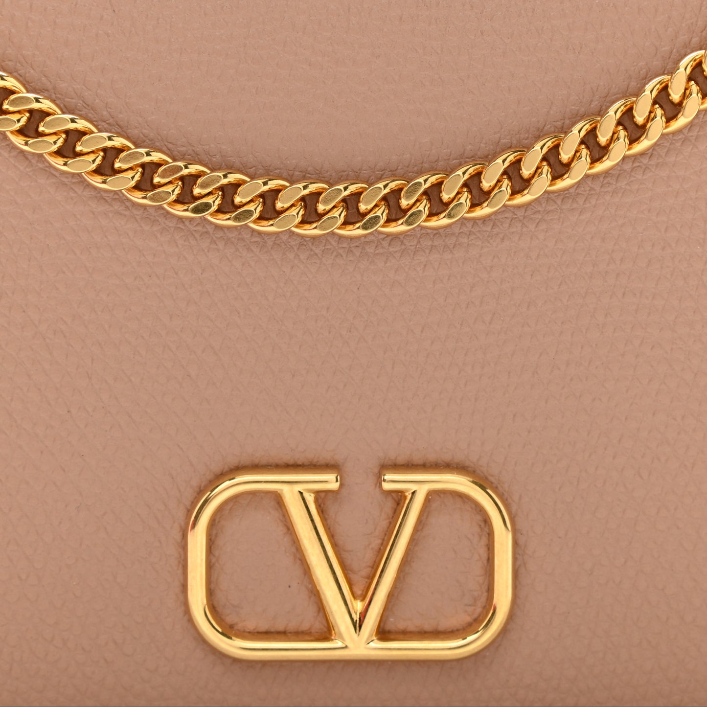 Grainy Calfskin VLogo Top Handle Wallet With Chain Rose Cannelle