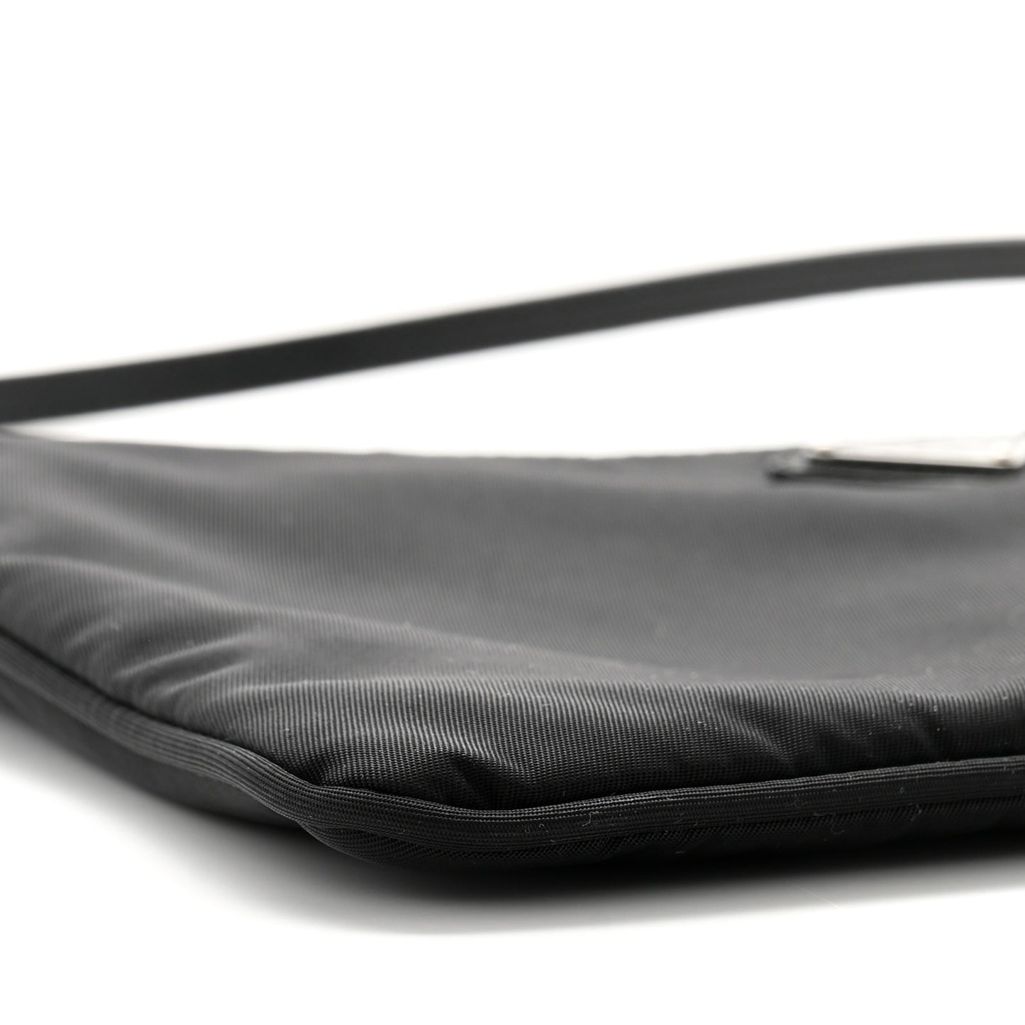 Re-Nylon Vela Pouch Black