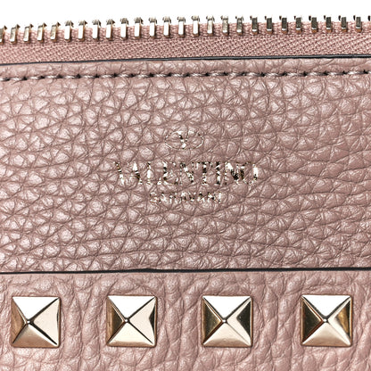 Valentino Garavani Pebbled Calfskin Medium Rockstud Flat Pouch Poudre 9 of 13