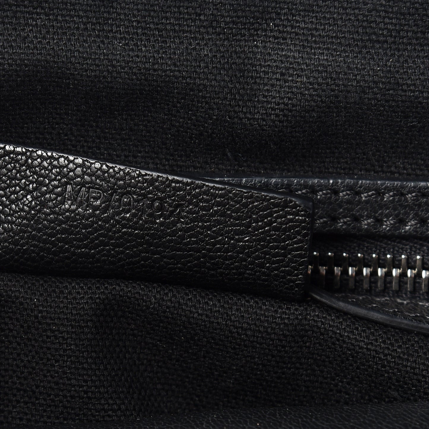 Sugar Goatskin Medium Antigona Black