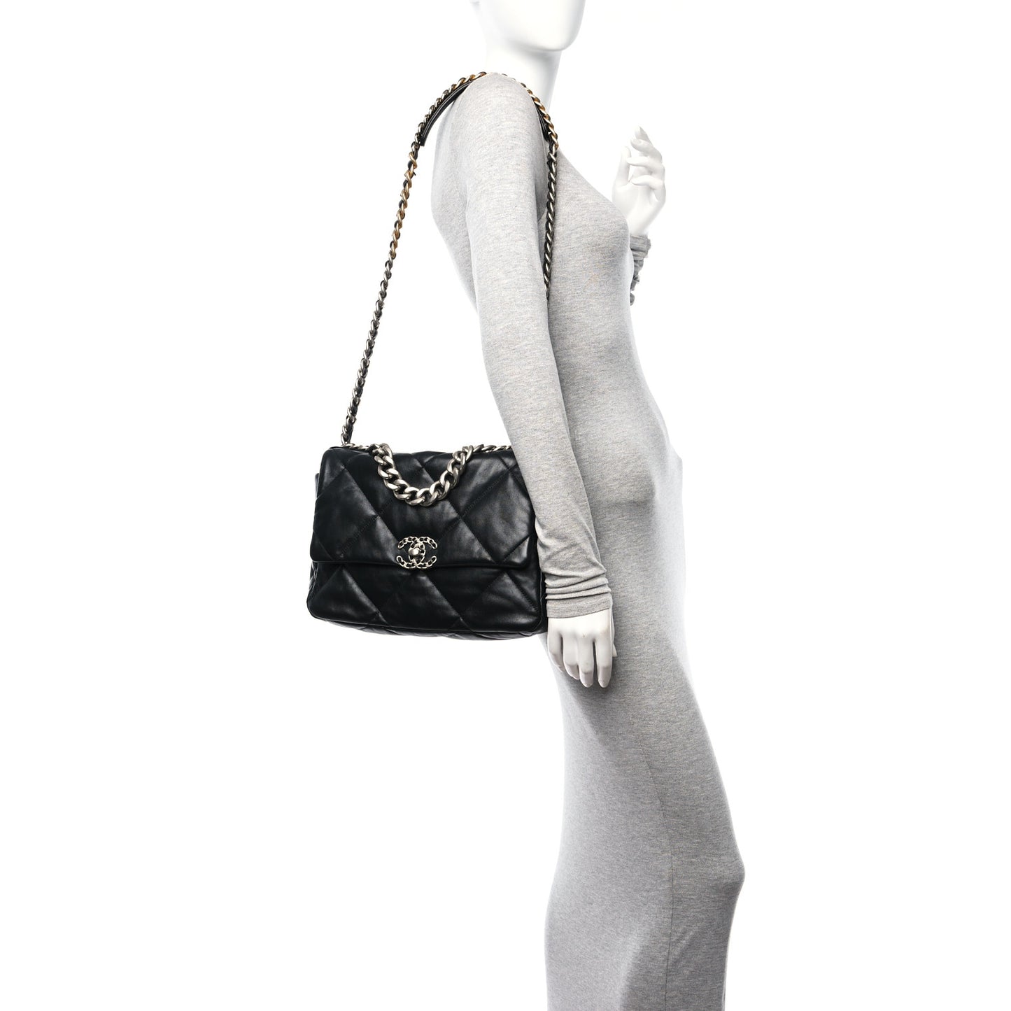 Lambskin Quilted Maxi Chanel 19 Flap Black