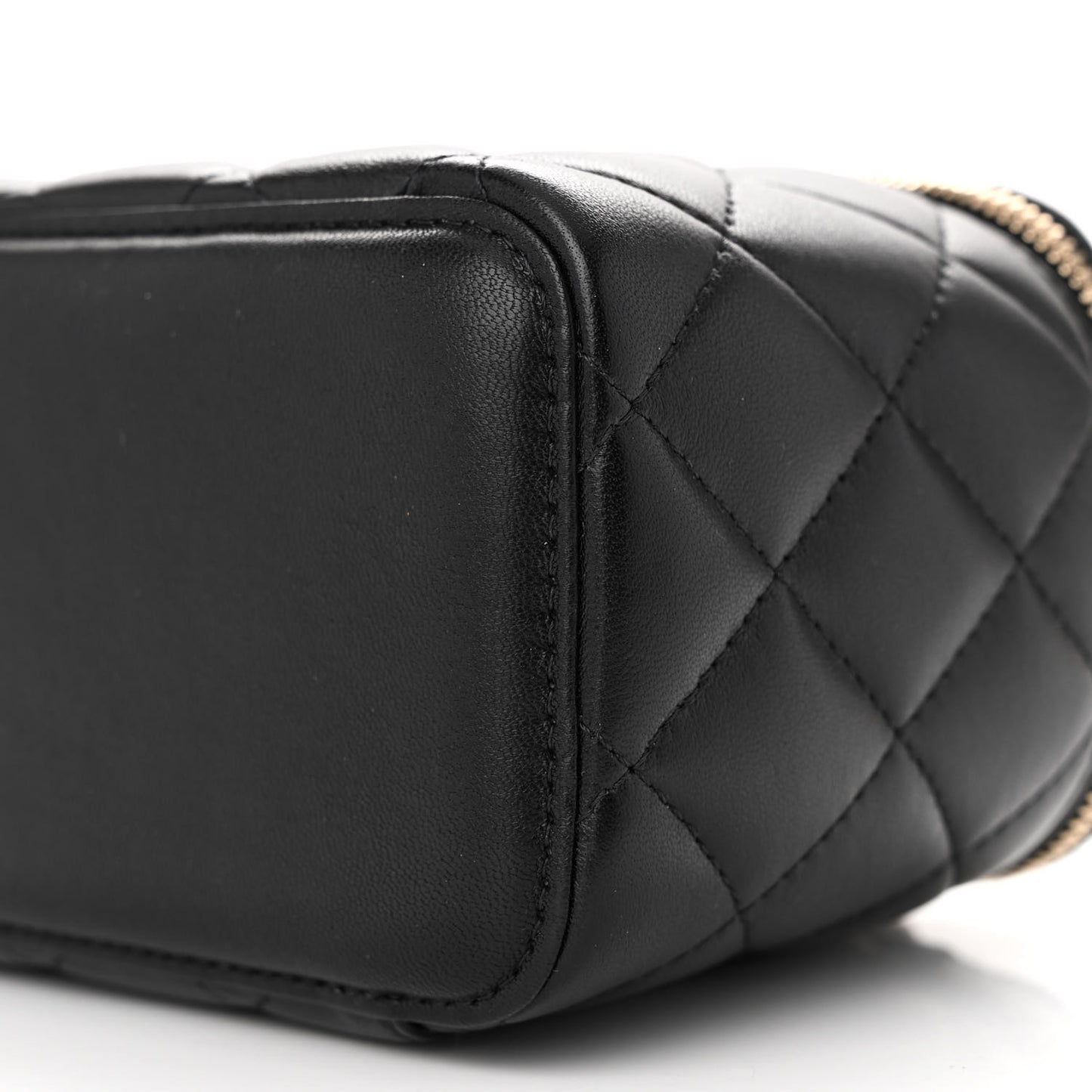 Lambskin Quilted Small Pearl Crush Vanity Case With Chain Black