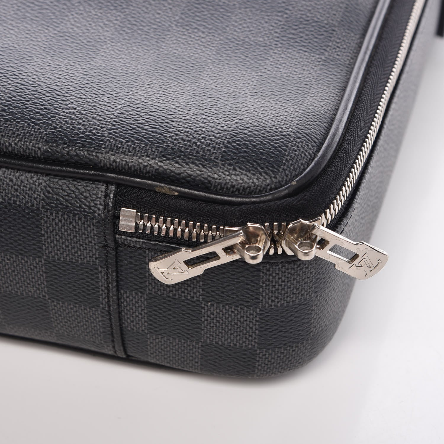 Louis Vuitton Damier Graphite Steeve 8 of 11