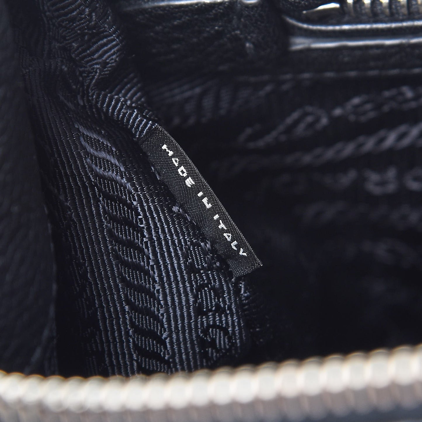 Vitello Daino Hobo Nero Black
