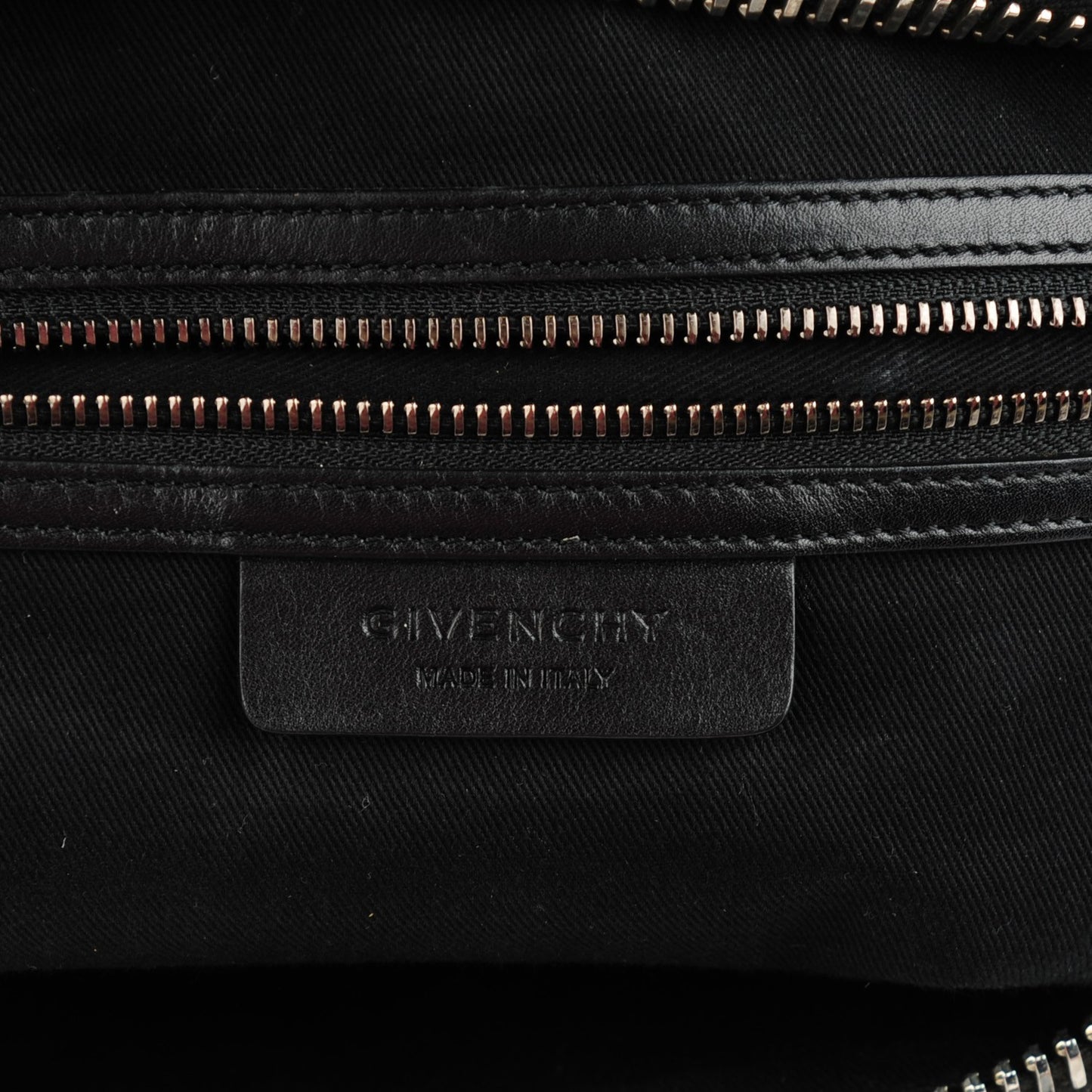 Shiny Lord Calfskin Medium Antigona Black
