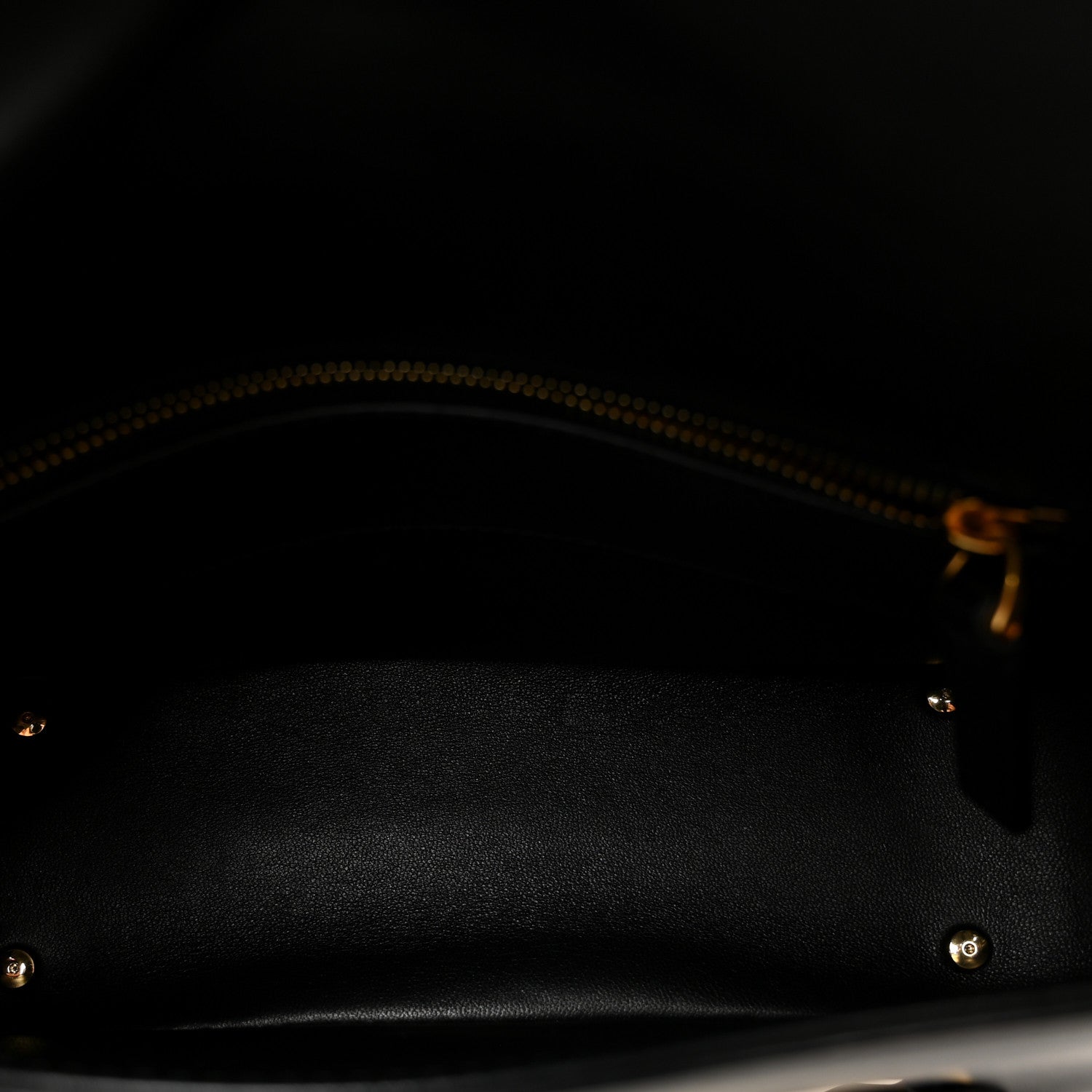 Valentino Garavani Smooth Calfskin Vlogo Chain Shoulder Bag Black