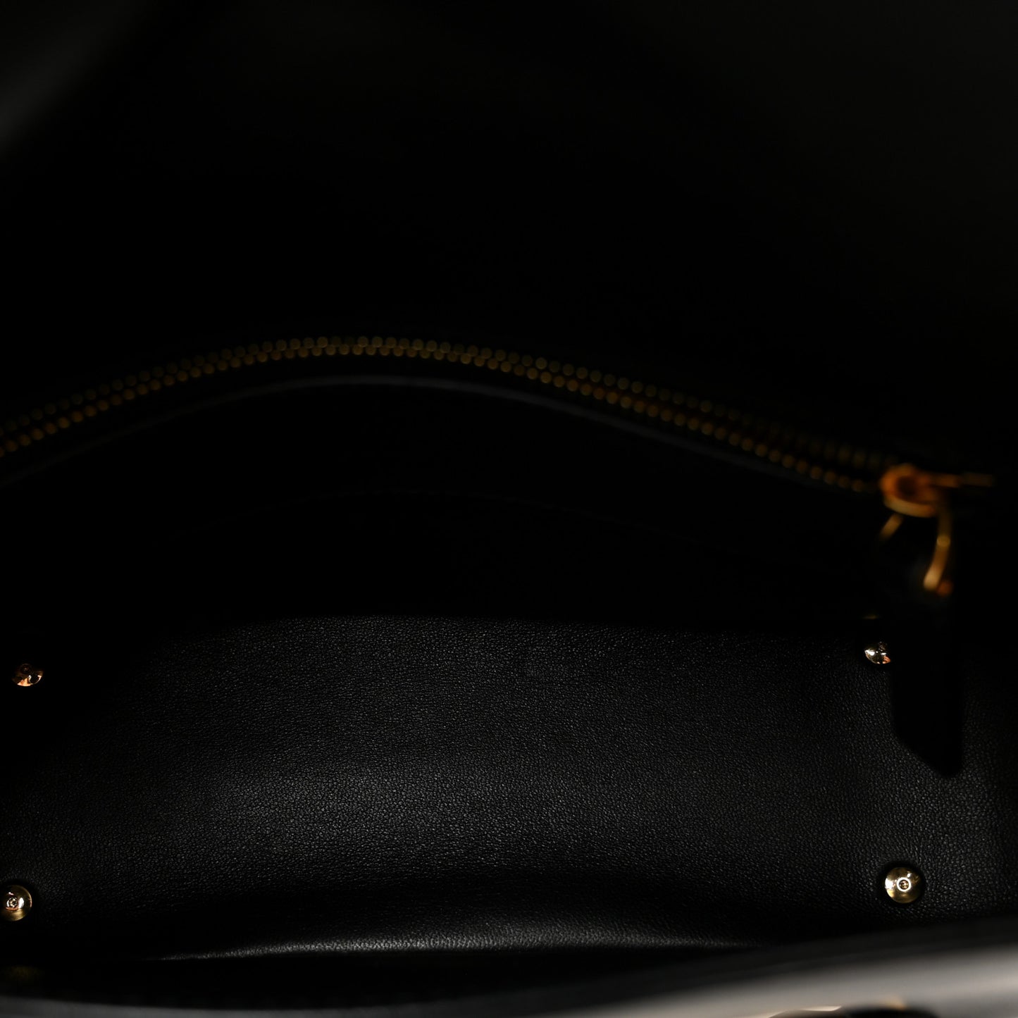 Smooth Calfskin Vlogo Chain Shoulder Bag Black