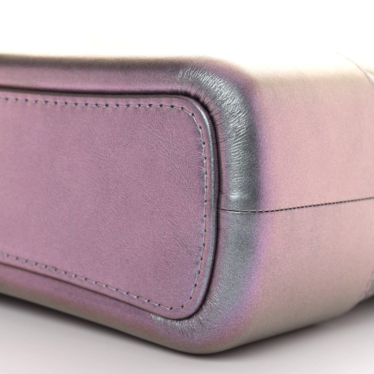 Iridescent Lambskin Calfskin Quilted Medium Gabrielle Hobo Light Purple