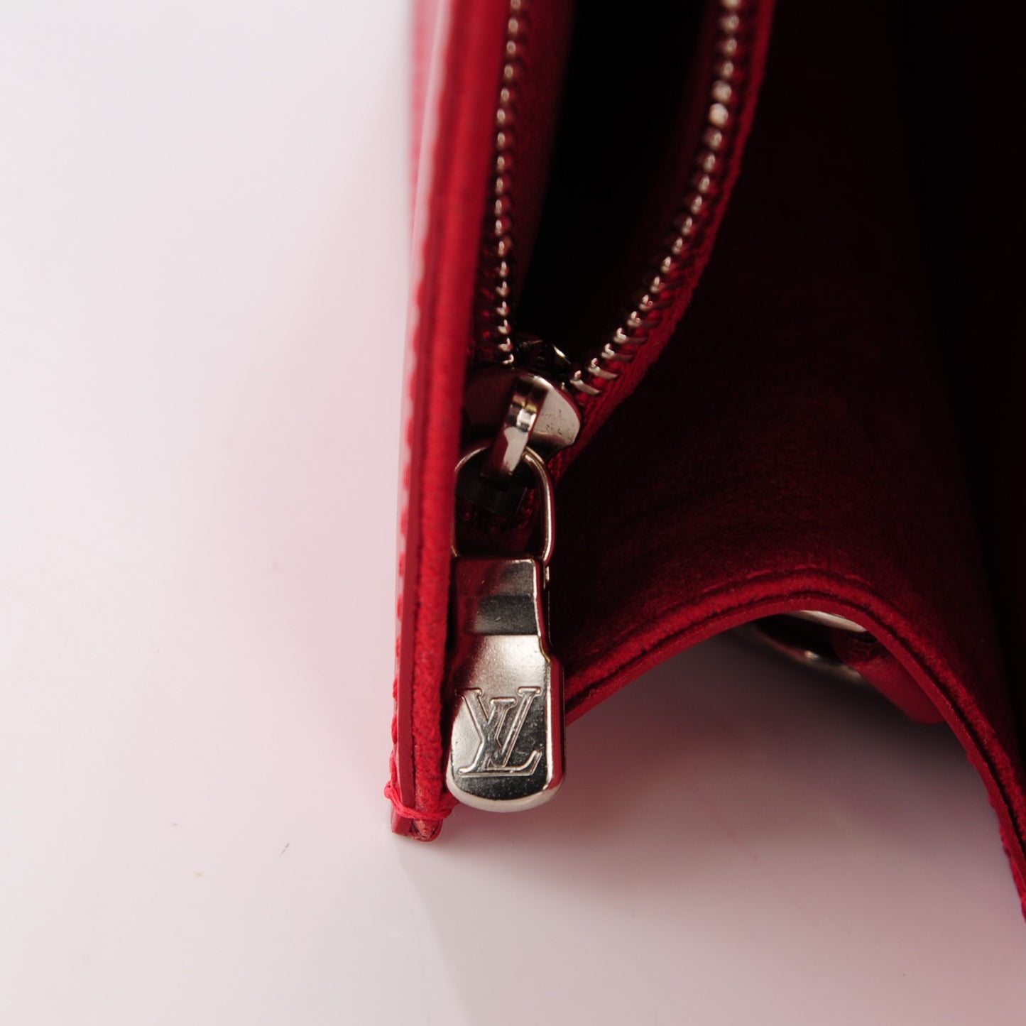 Epi Sevigne Clutch Carmine