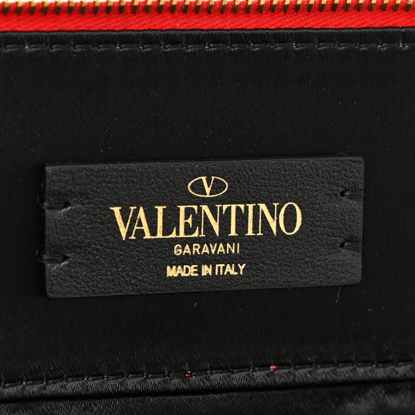 Grained Calfskin VLogo Signature Wash Bag Rouge Pur