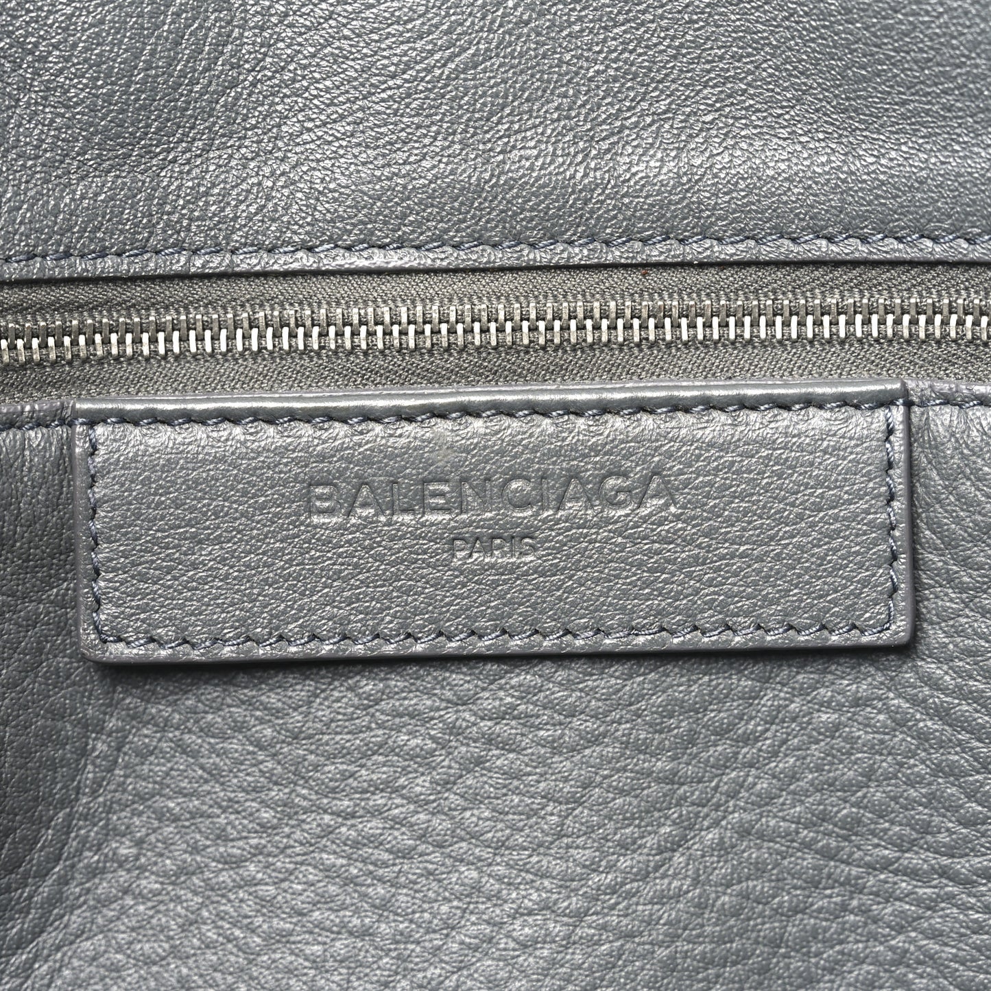 Veau Papier B4 Zip Around Tote Gris Fossile