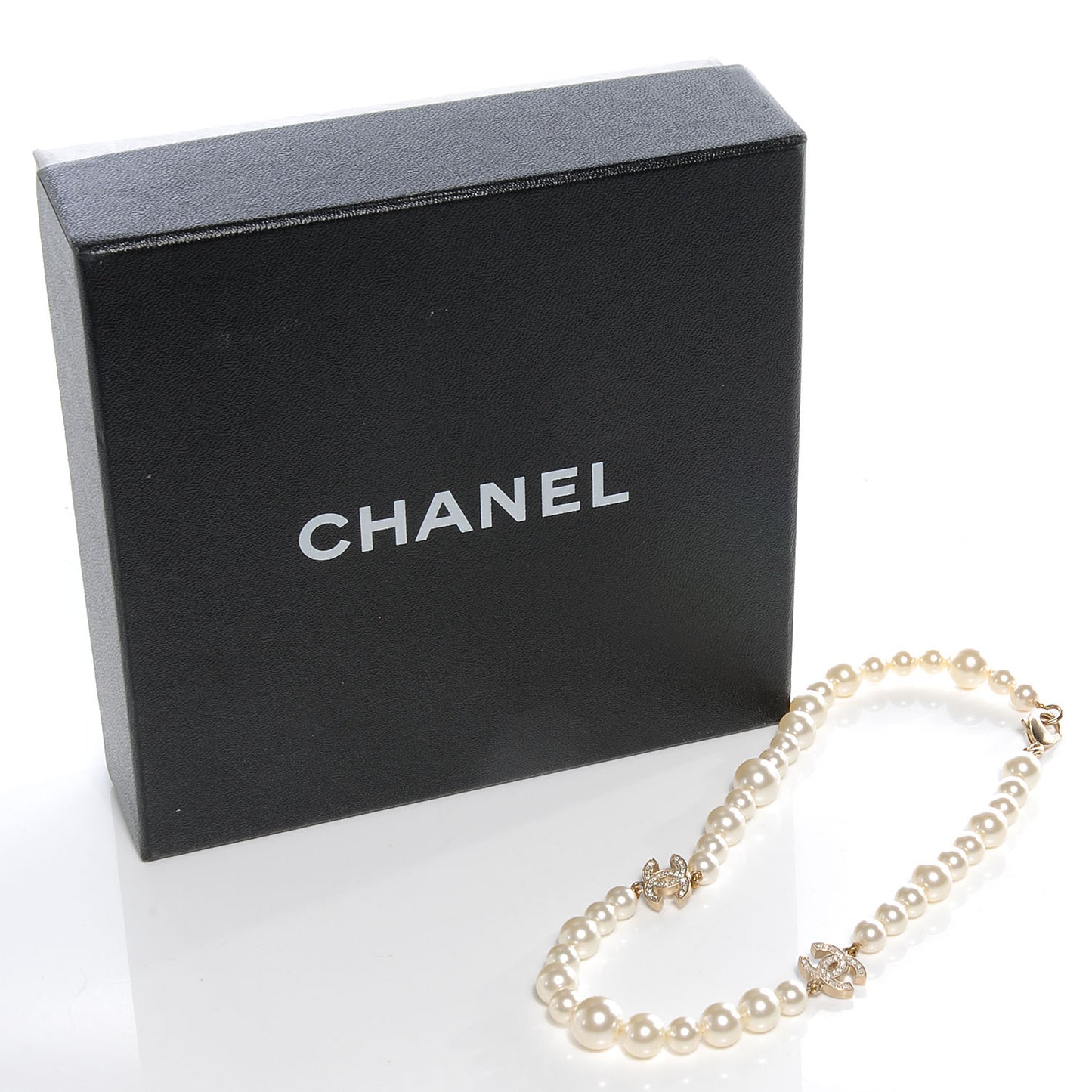 Pearl Crystal CC Short Necklace