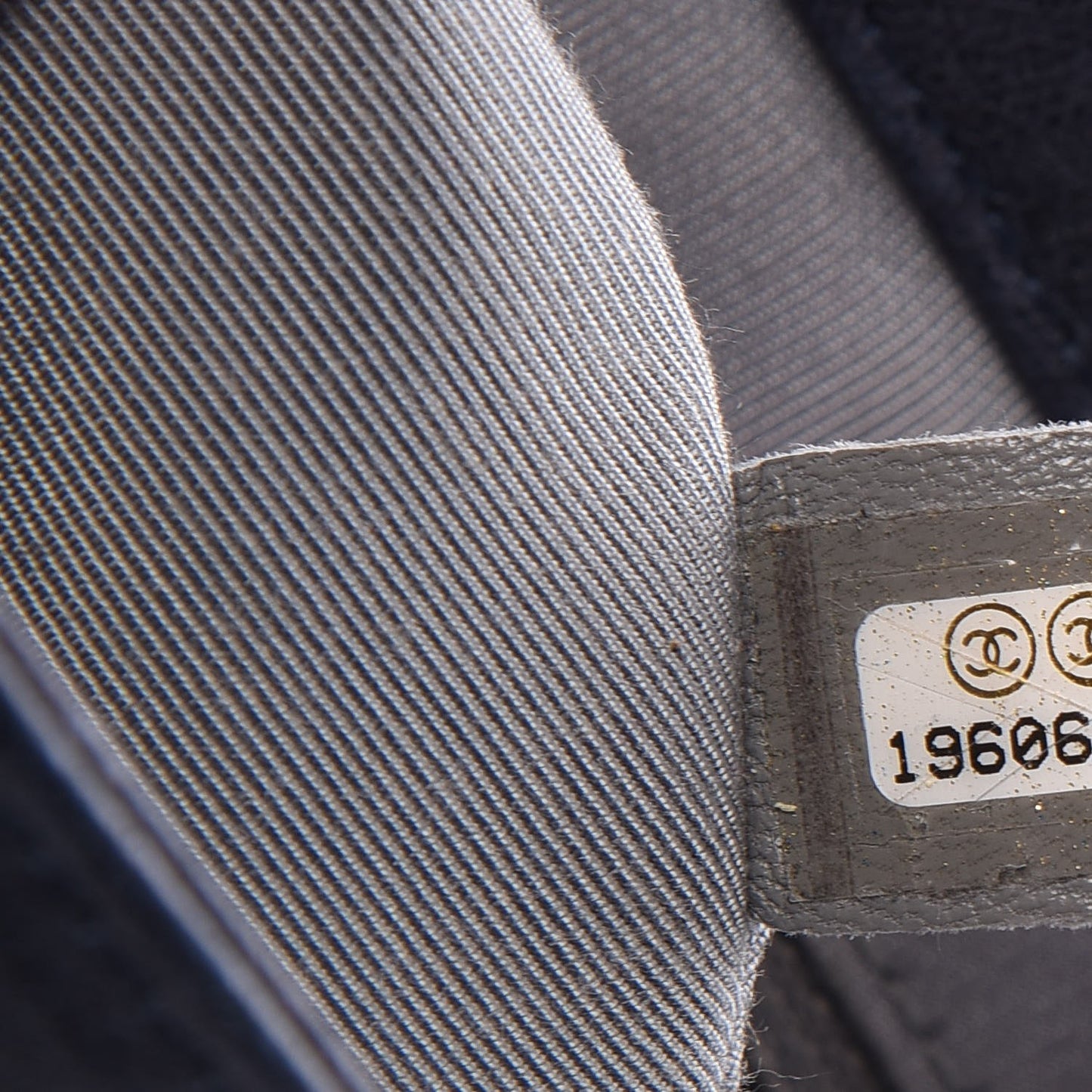 Washed Lambskin Quilted Medium Chain Around Messenger Blue