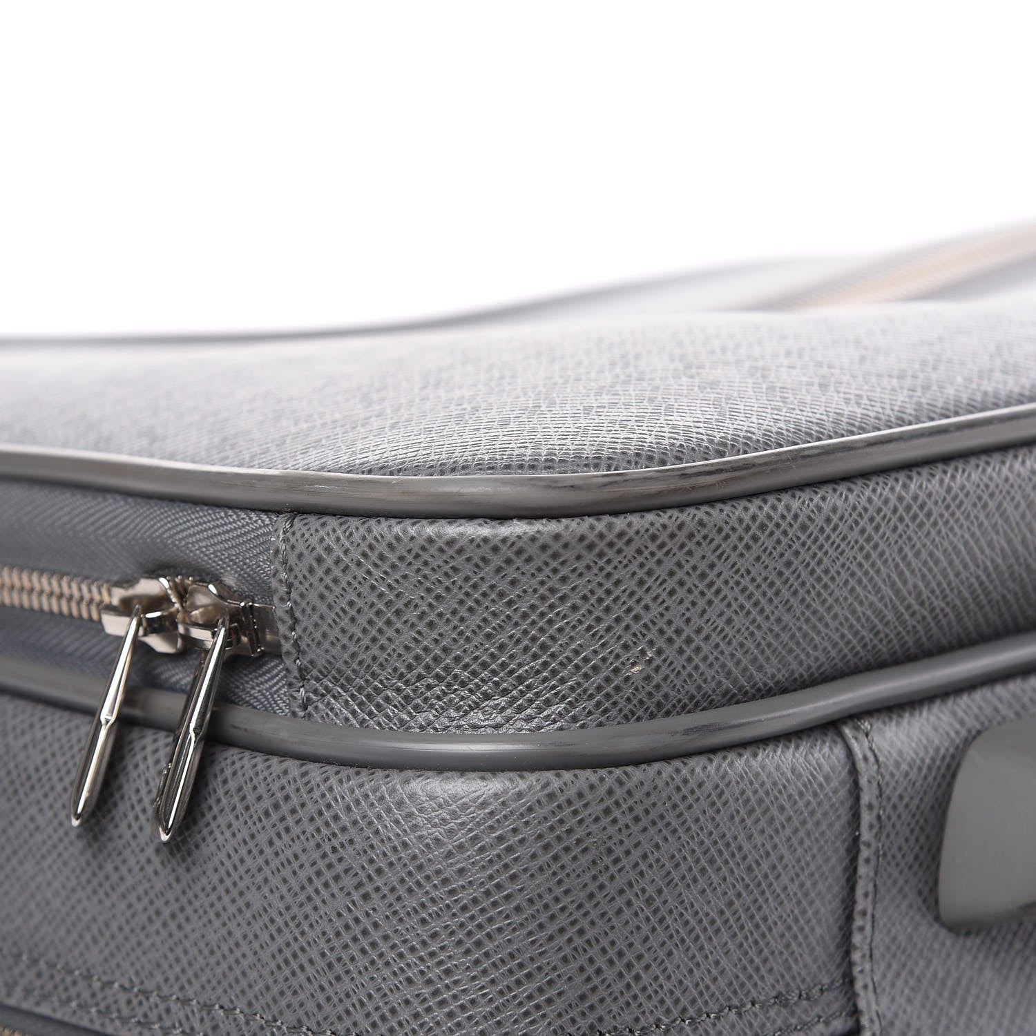 Louis Vuitton Taiga Pilot Case Glacier 11 of 16