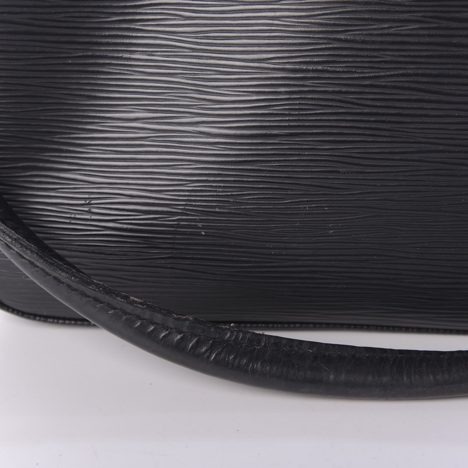 Louis Vuitton Epi Looping MM Black 11 of 11