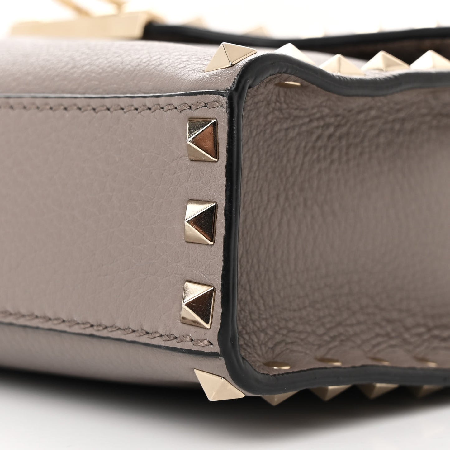 Pebbled Calfskin Medium Rockstud Flip Lock Crossbody Bag Poudre