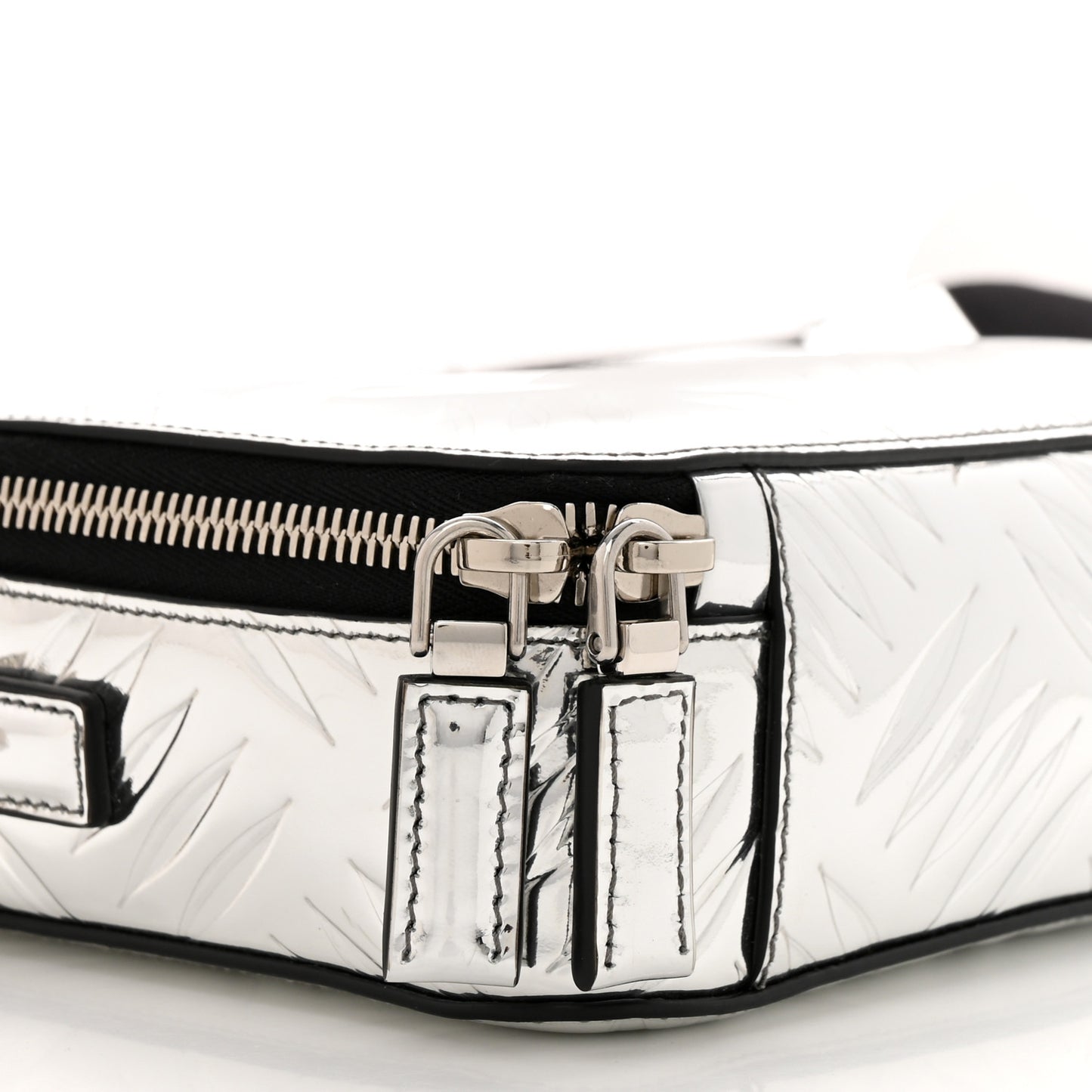Spazzolato Embossed Small Brique Crossbody Bag Argento