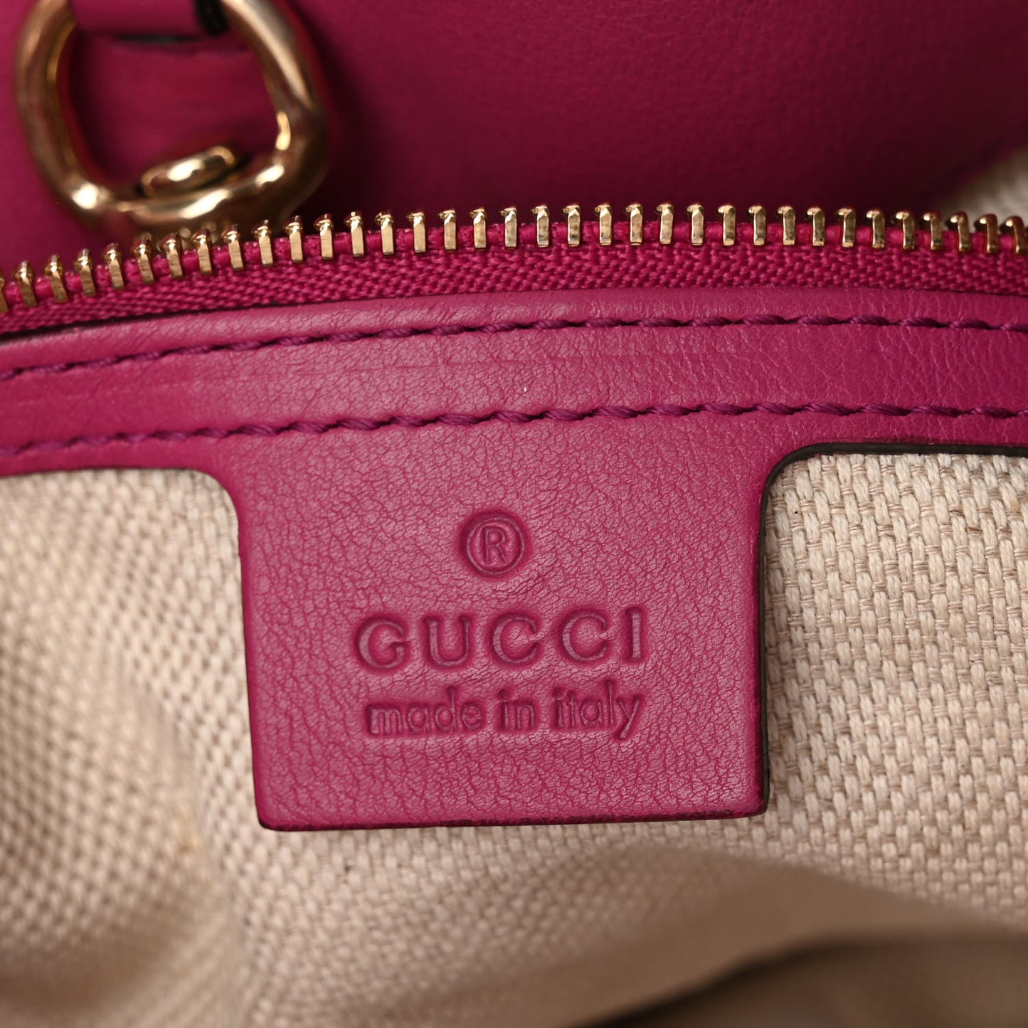 Vernice Naplack Medium Soho Chain Shoulder Bag Bright Bougainvillea