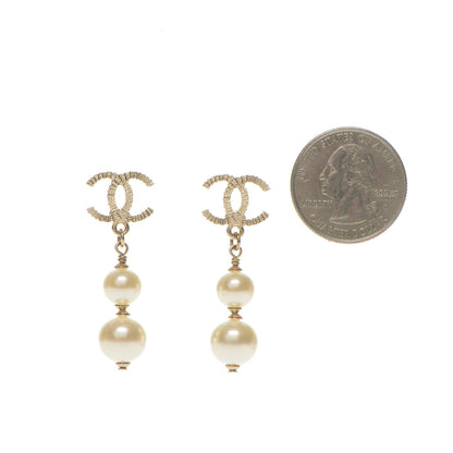 Chanel Pearl CC Drop Earring Gold 2 of 4