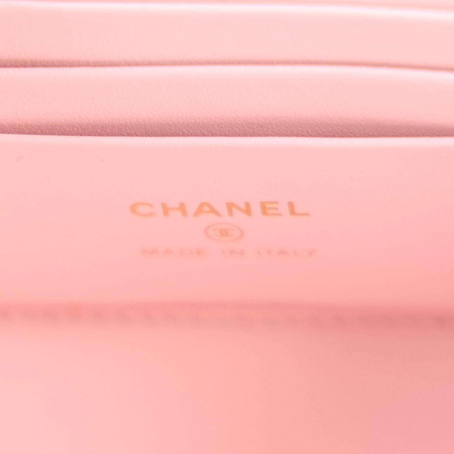 Caviar Quilted Small Vanity Case With Chain Pink