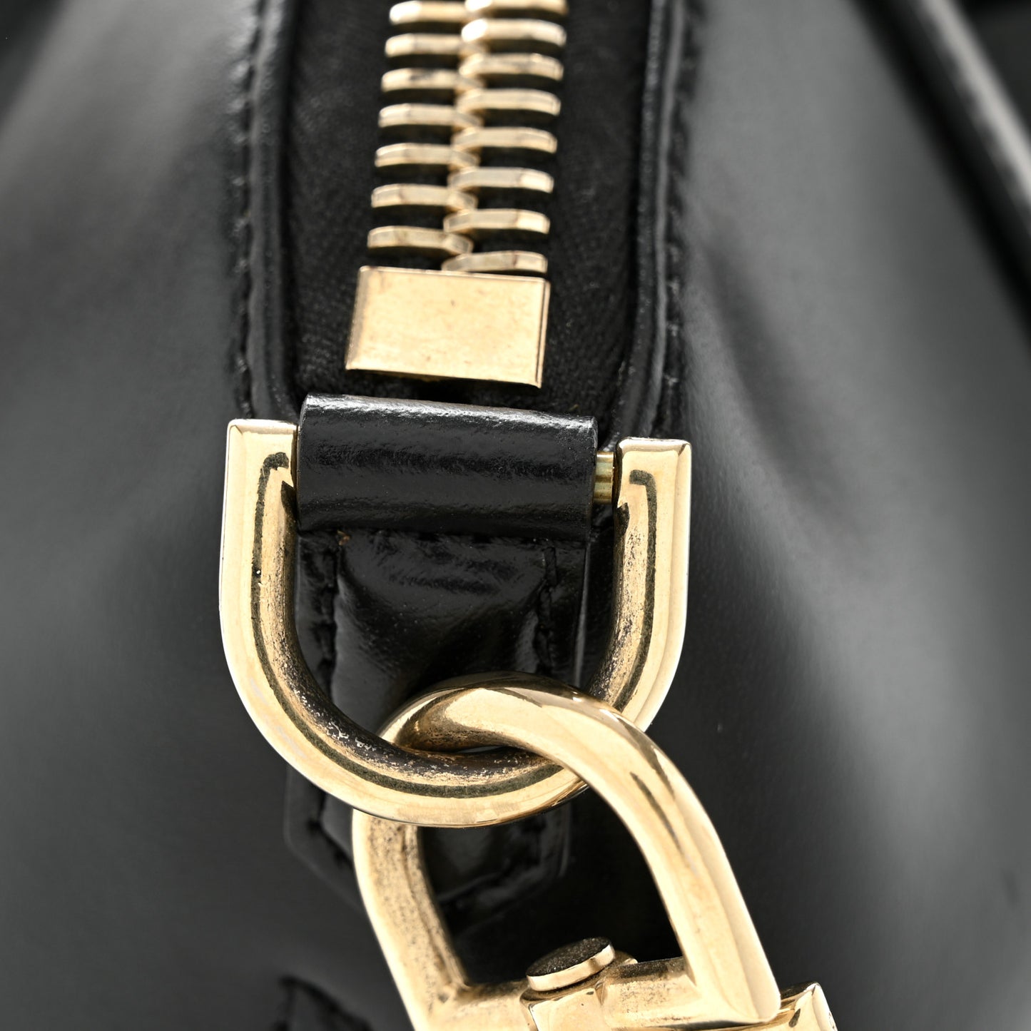 Shiny Lord Calfskin Medium Antigona Black