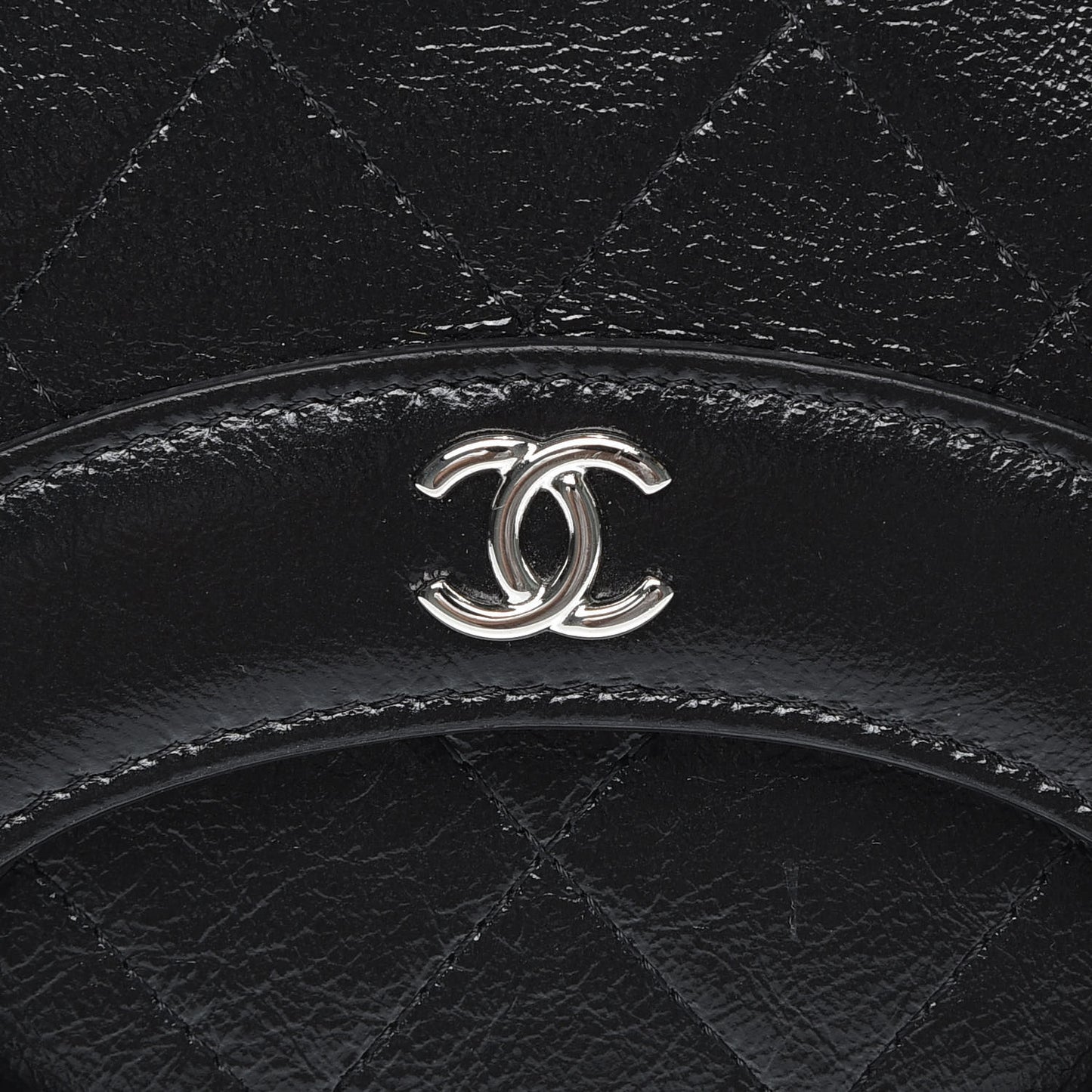 Shiny Crumpled Calfskin Large 31 Pouch Black