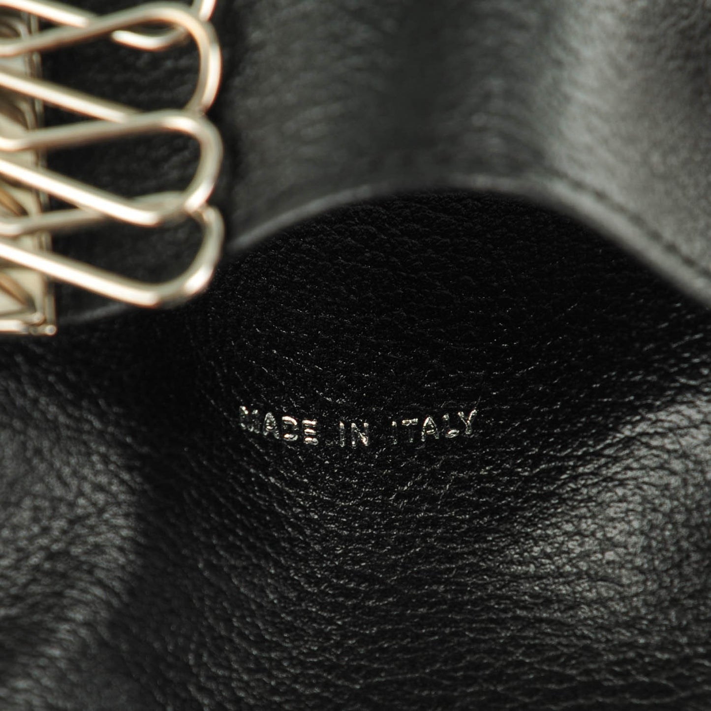 Goatskin Camellia Embossed 6 Key Holder Black