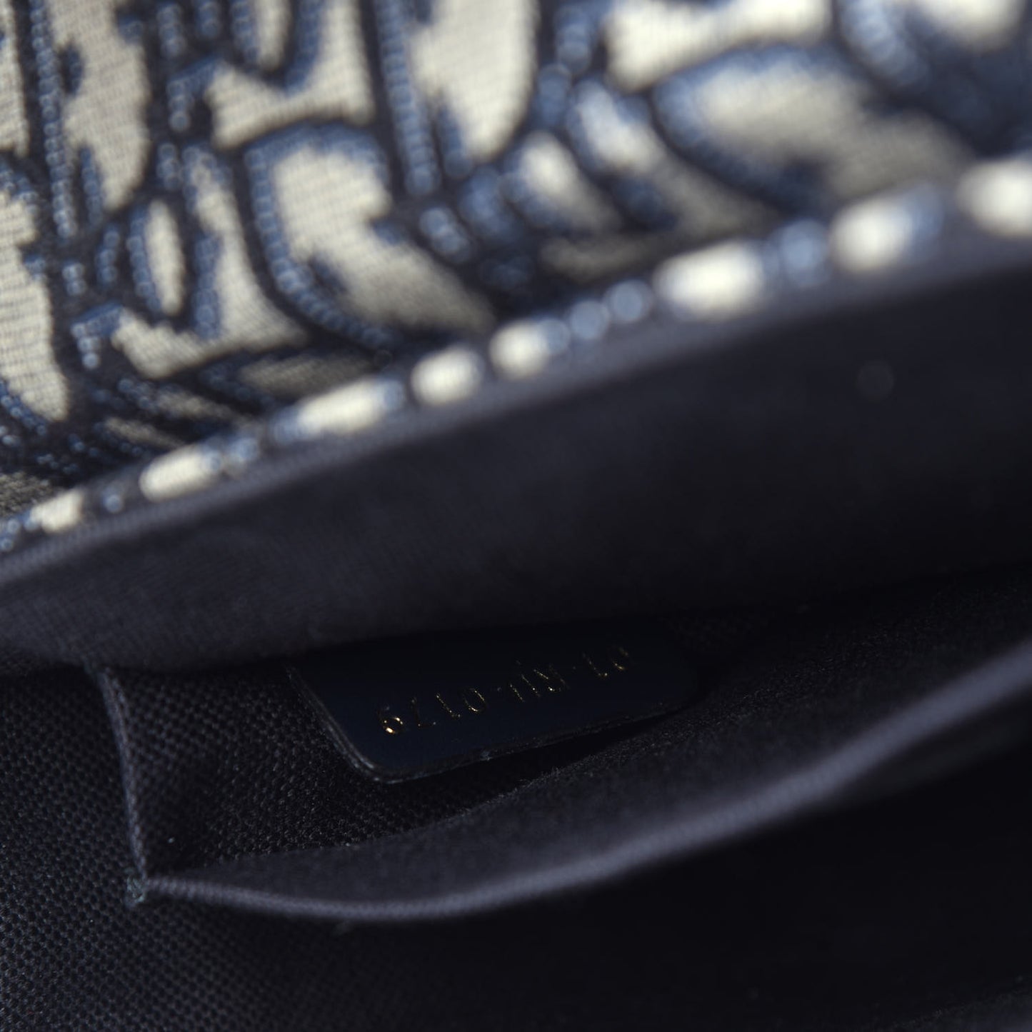Oblique 30 Montaigne Box Bag Blue