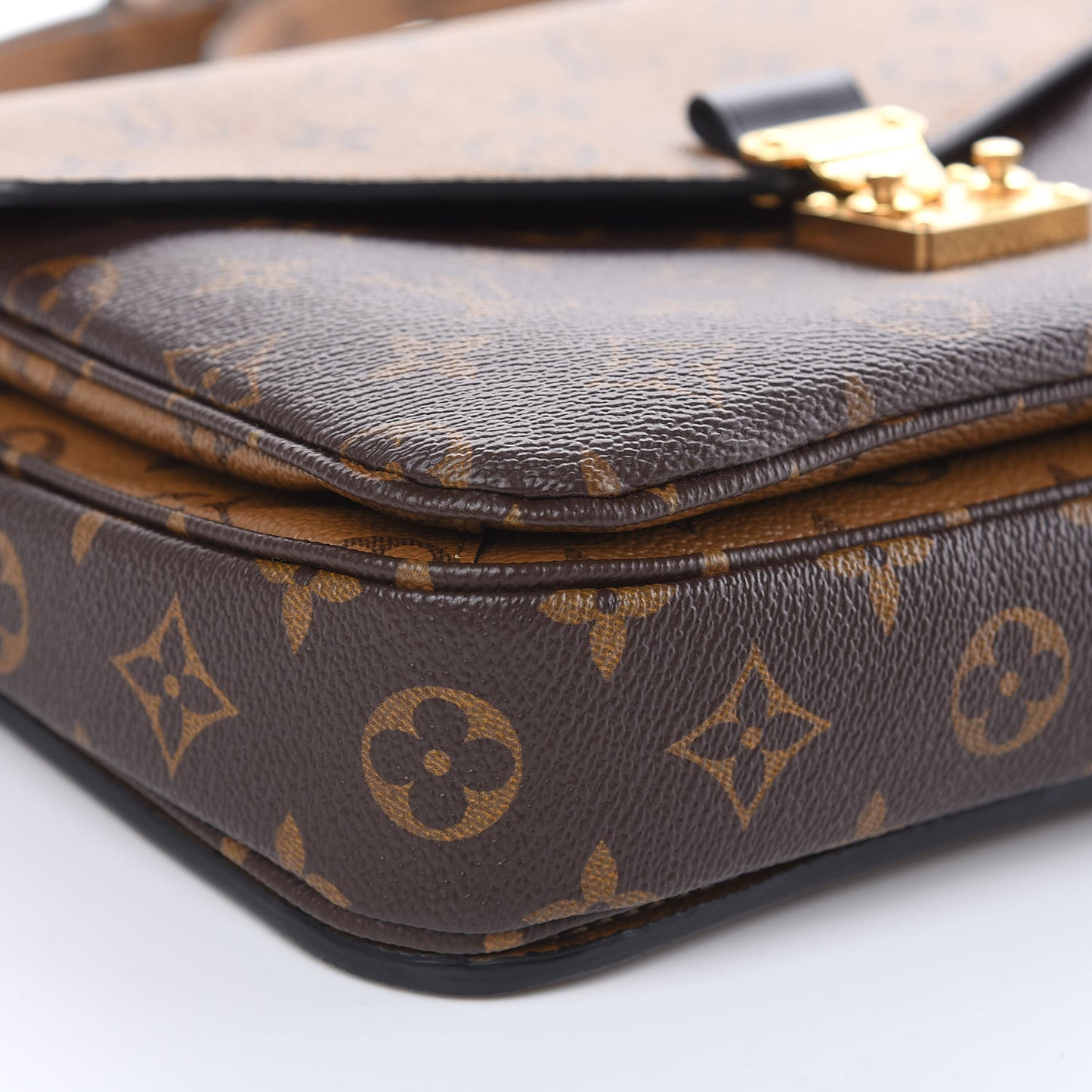Reverse Monogram Pochette Metis