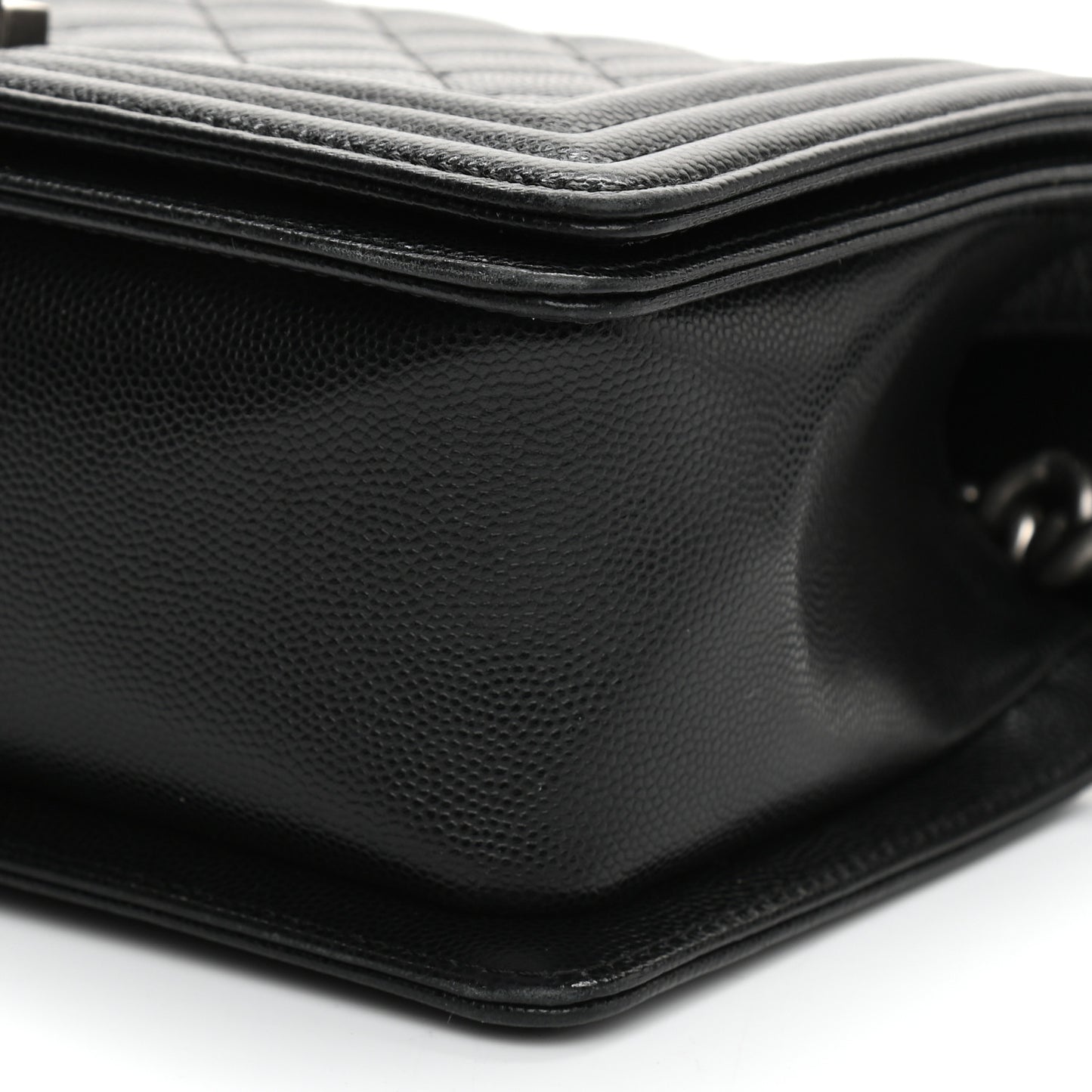 Caviar Quilted Medium Boy Flap Black