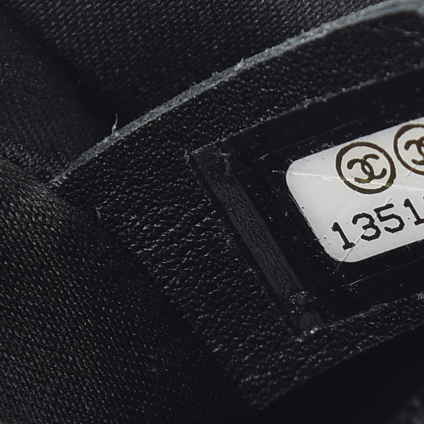 Glazed Calfskin Stitched On The Road Flap Black