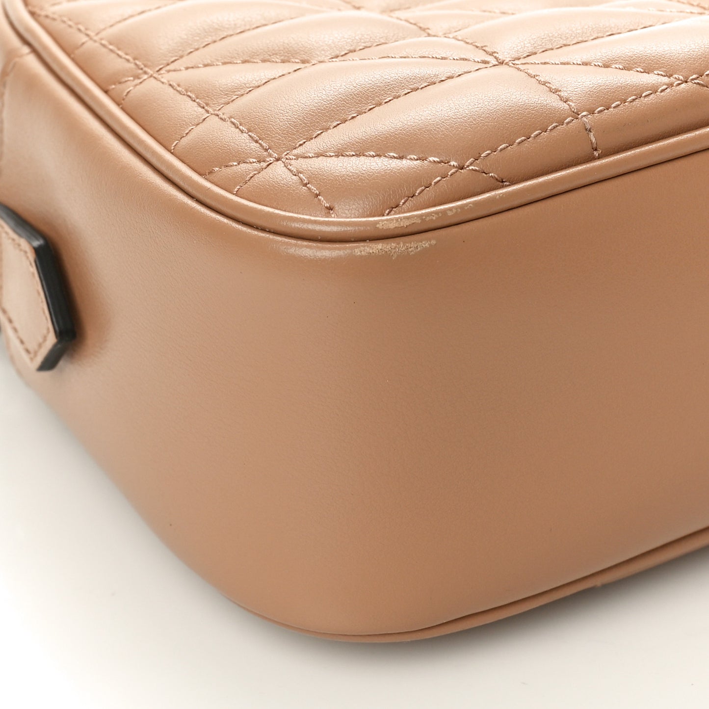 Calfskin Matelasse Aria Small GG Marmont Chain Shoulder Bag Camelia