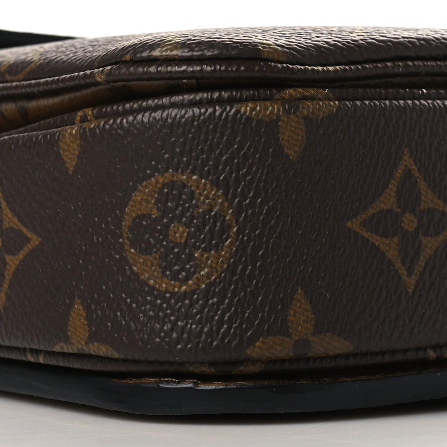 Reverse Monogram Pochette Metis