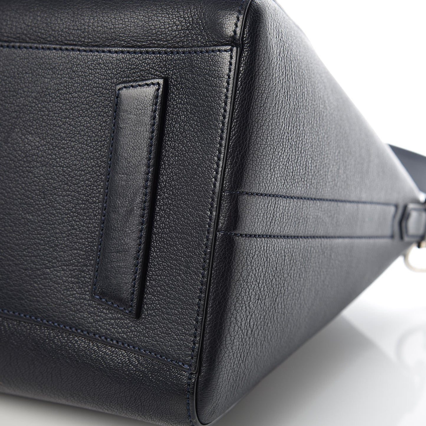 Sugar Goatskin Medium Antigona Navy