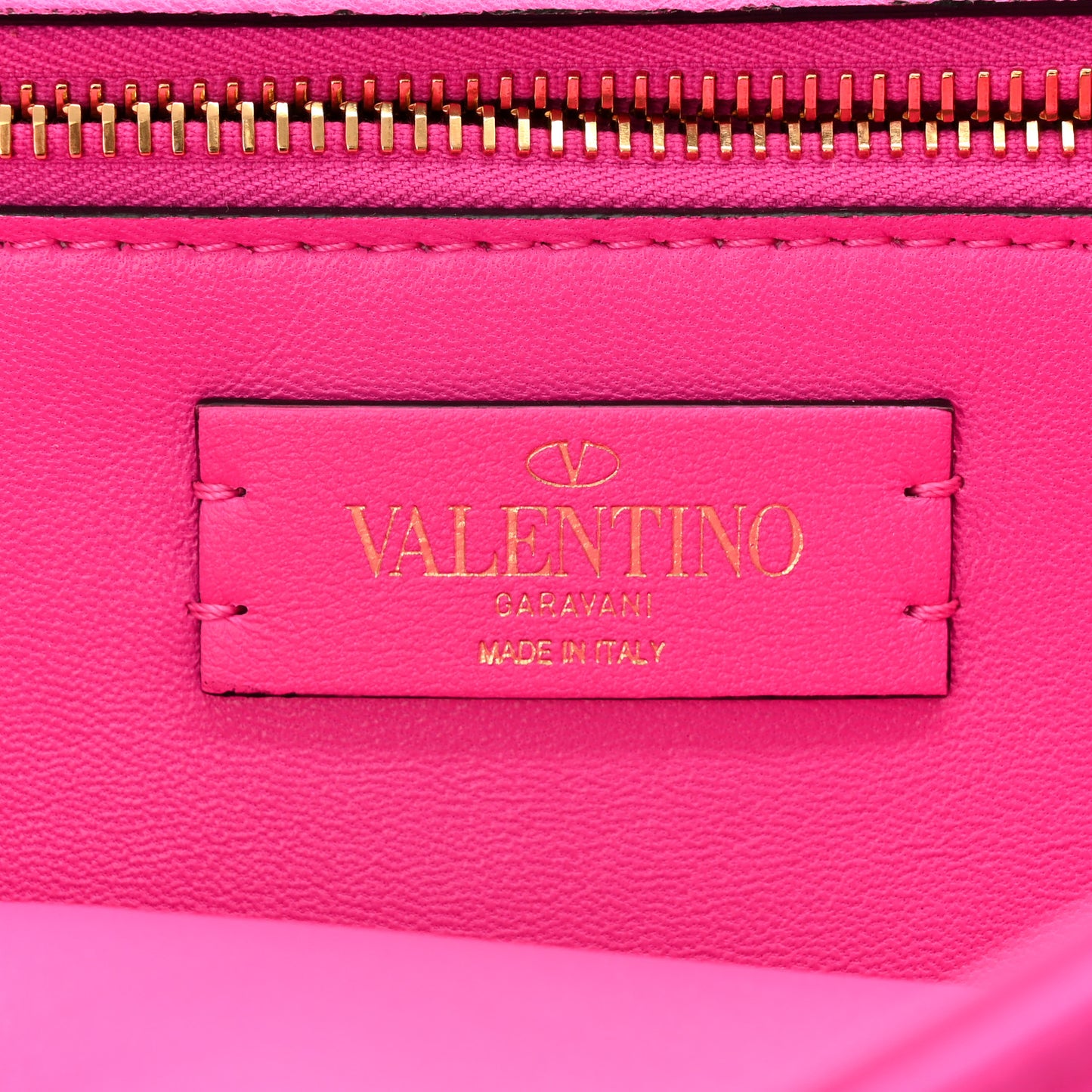 Nappa Lacquer Monochrome Roman Stud Wallet On Chain Pink PP