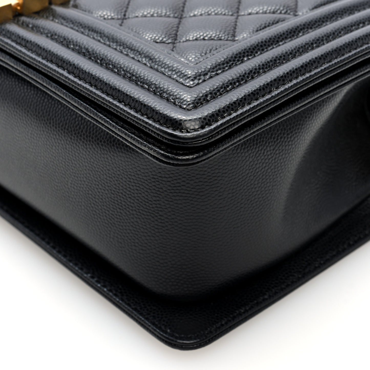 Caviar Quilted Medium Boy Flap Black